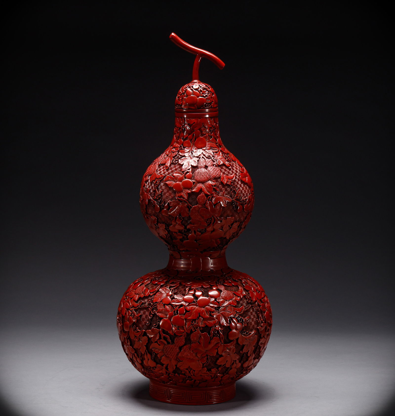 Qing Dynasty Red Flower Pattern Gourd Bottle (1 of 10)