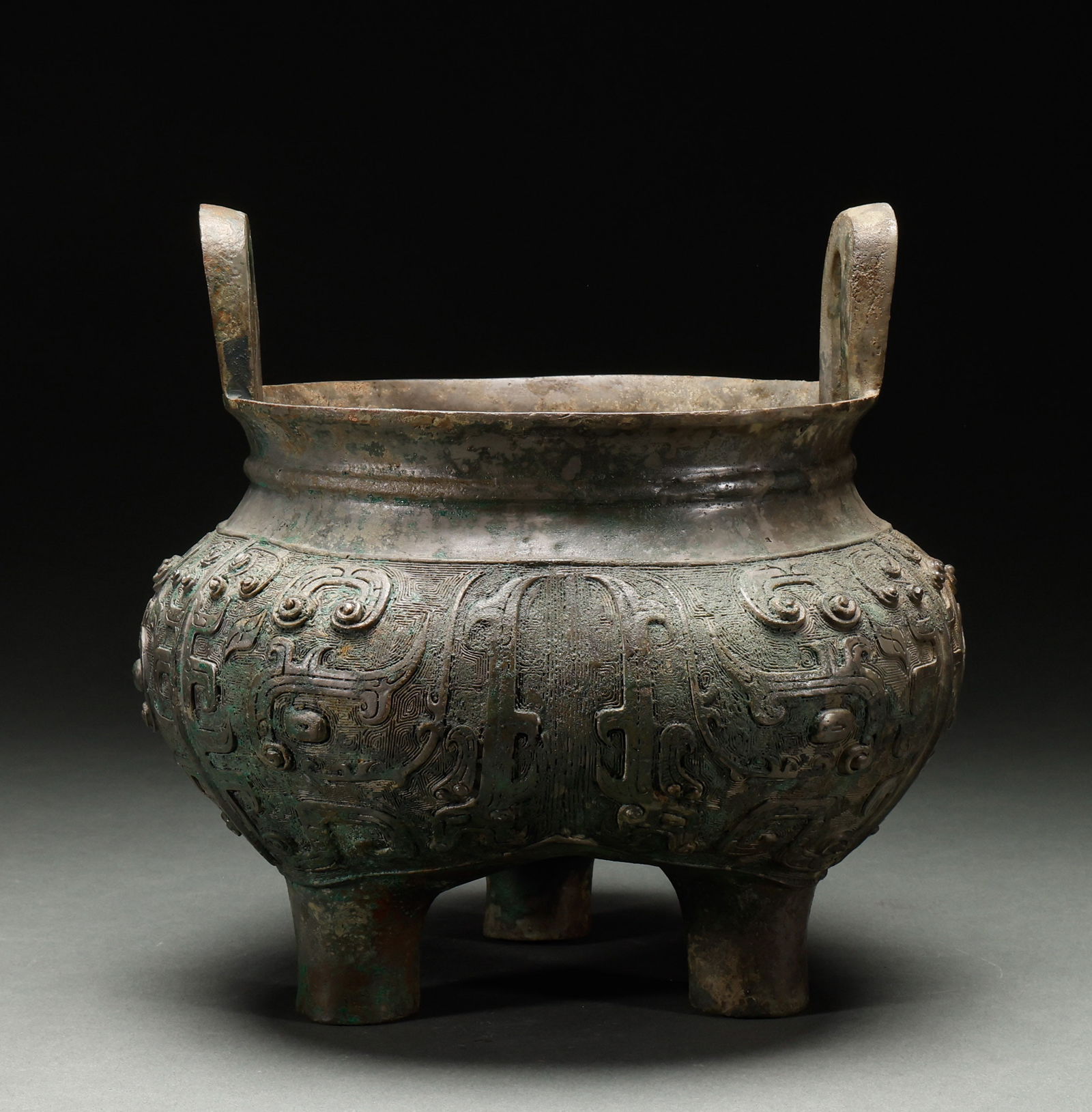 Bronze ritual vessels before the Ming Dynasty (1 of 9)