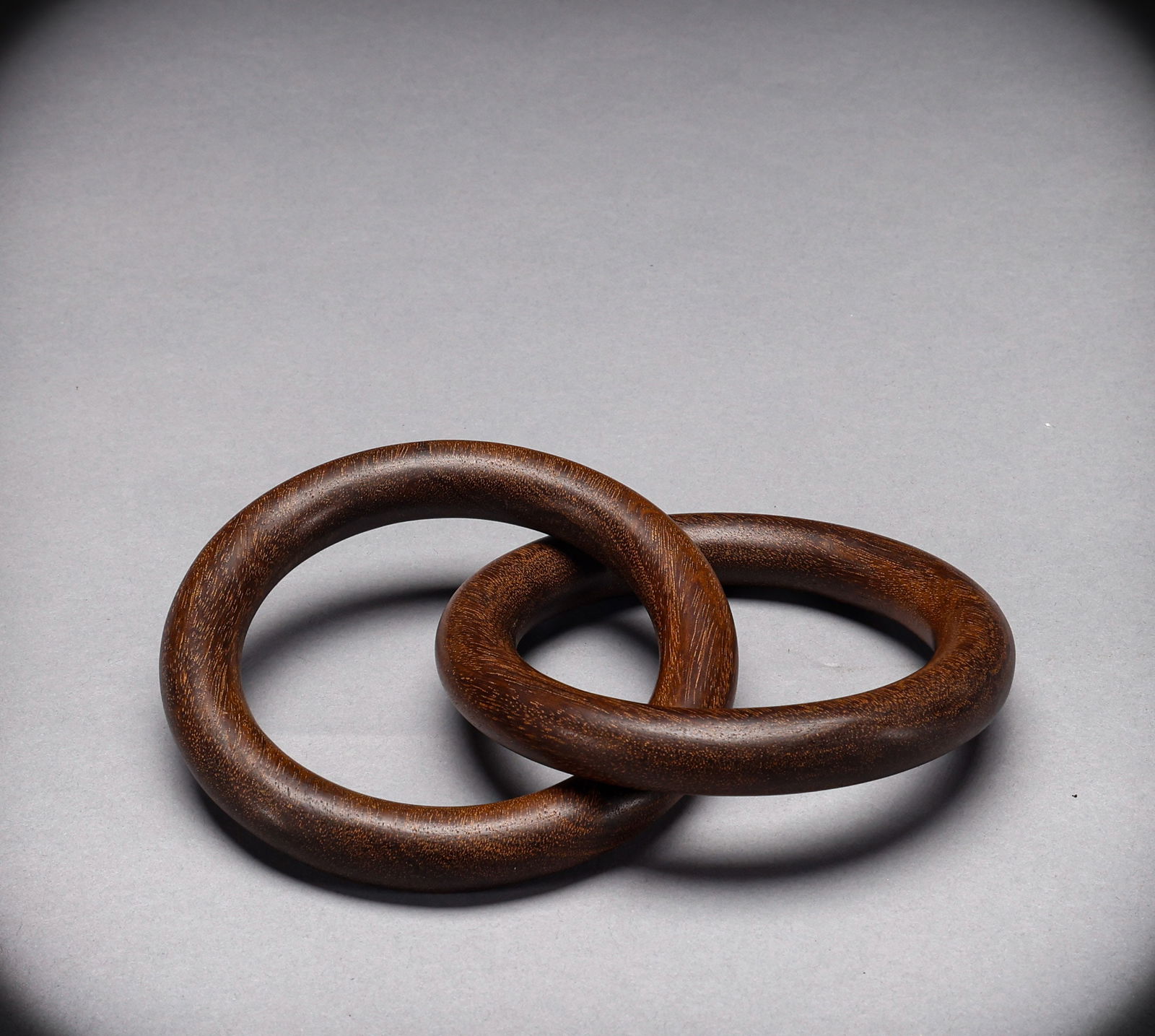 Qing Dynasty Qinan agarwood Qiankun Circle: Inner diameter: 7cm, weight: 89g