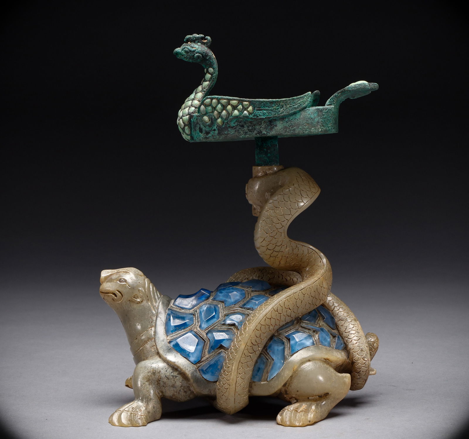 Before the Ming Dynasty, Hotan Jade was inlaid with gems and inlaid with gold and silver lamps: Height: 20cm, Width: 15cm, Weight: 1548g