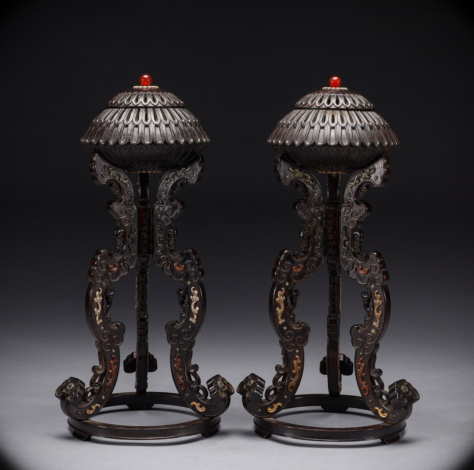 A pair of Qing Dynasty rosewood inlaid gemstone aromatherapy: Height: 30cm, Width: 14cm, Weight: 795g