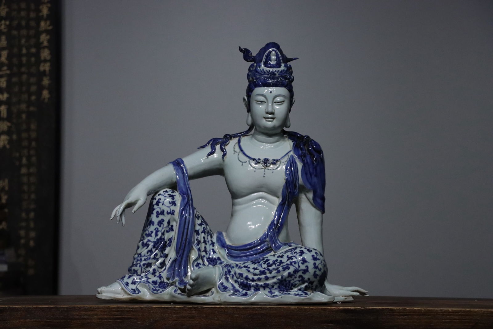 Qing Dynasty Blue and White Porcelain Statue of Water Moon Guanyin: Height: 52cm,