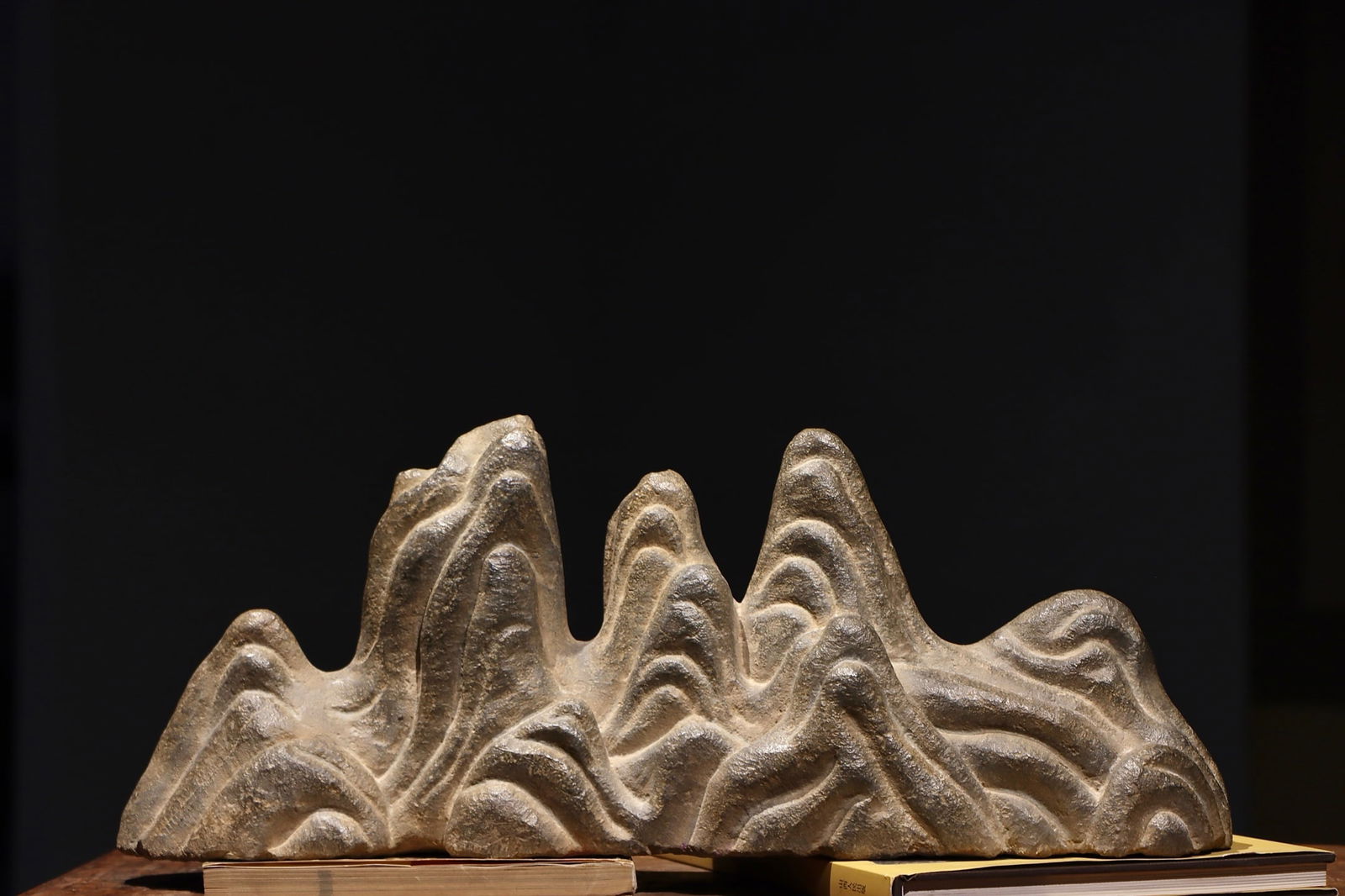 Qing Dynasty bluestone pen holder: Height: 20cm, Width: 50cm,