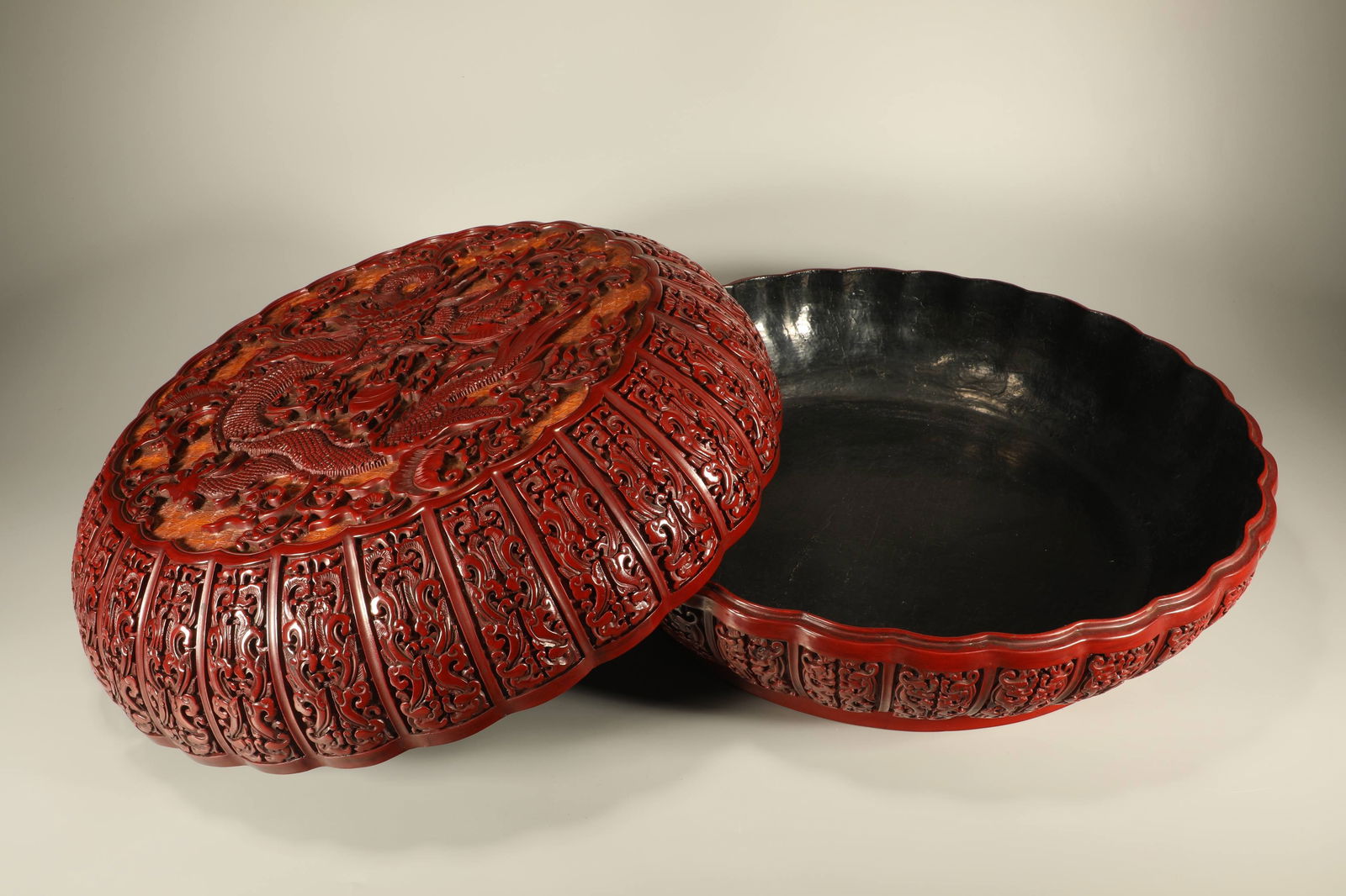 Qing Dynasty lacquer dragon patterned carrying box (1 of 8)