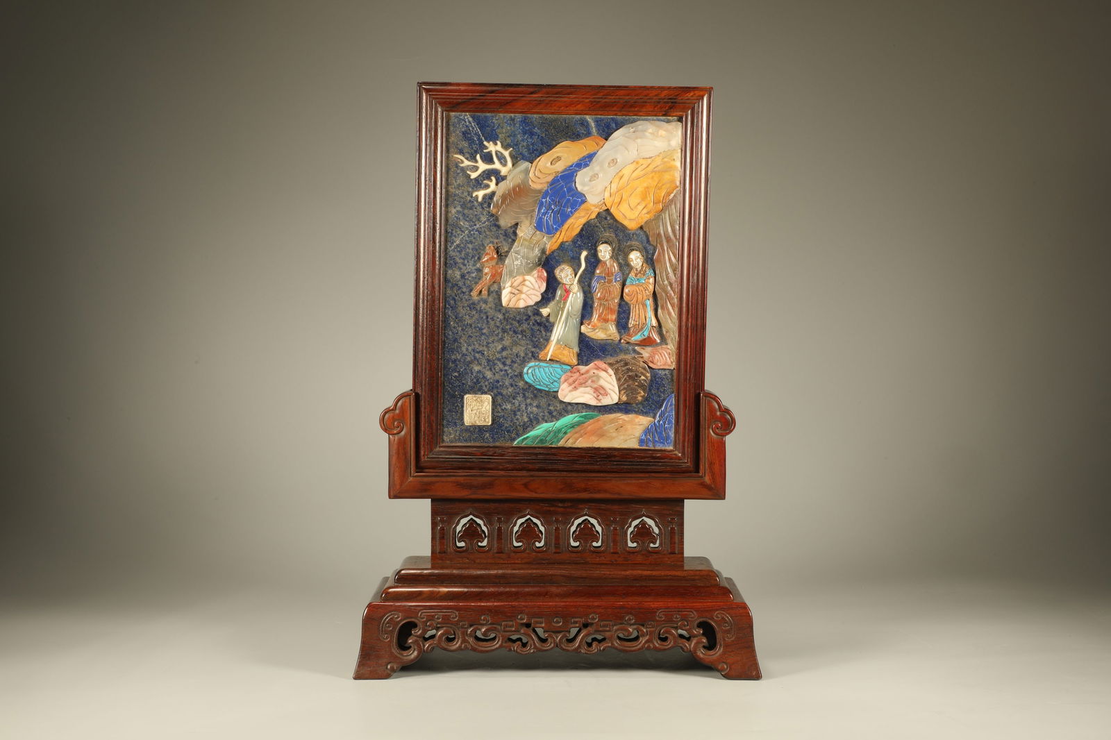 During the Qing Dynasty, Huanghua pear was embedded with lapis lazuli, and the Hundred Treasures of: Height: 36cm, Width: 24cm,