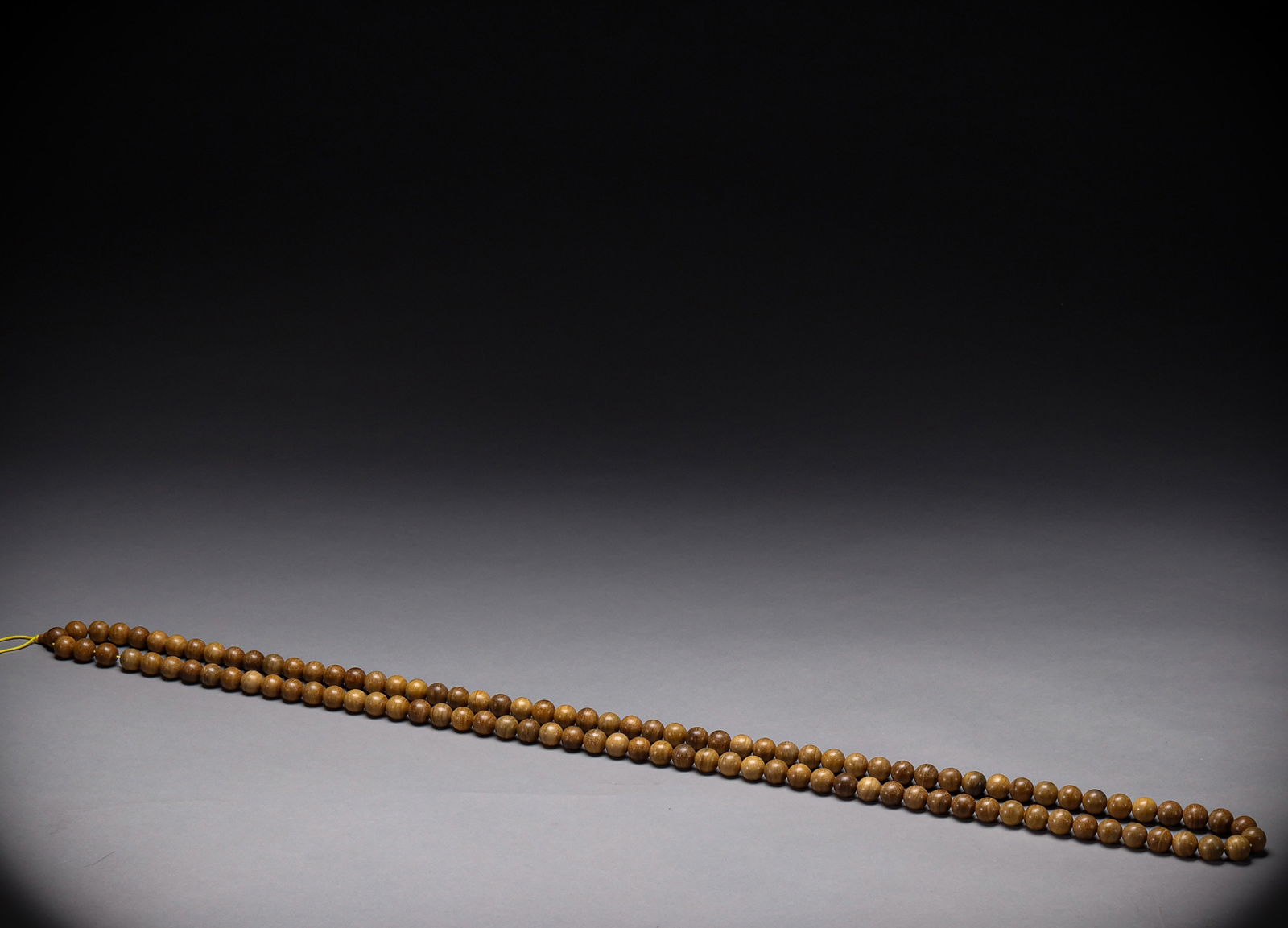 Qing Dynasty Qinan Agarwood 108 Sons Chaozhu: Diameter: 1.6cm, Weight: 166g