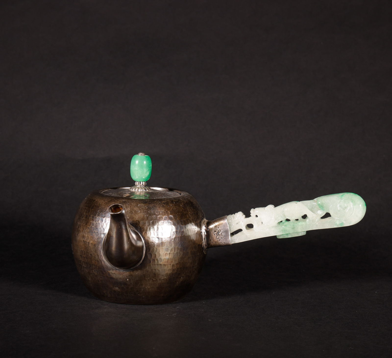 Old Japanese silver teapot: Height: 11cm, Width: 19cm, Weight: 280g