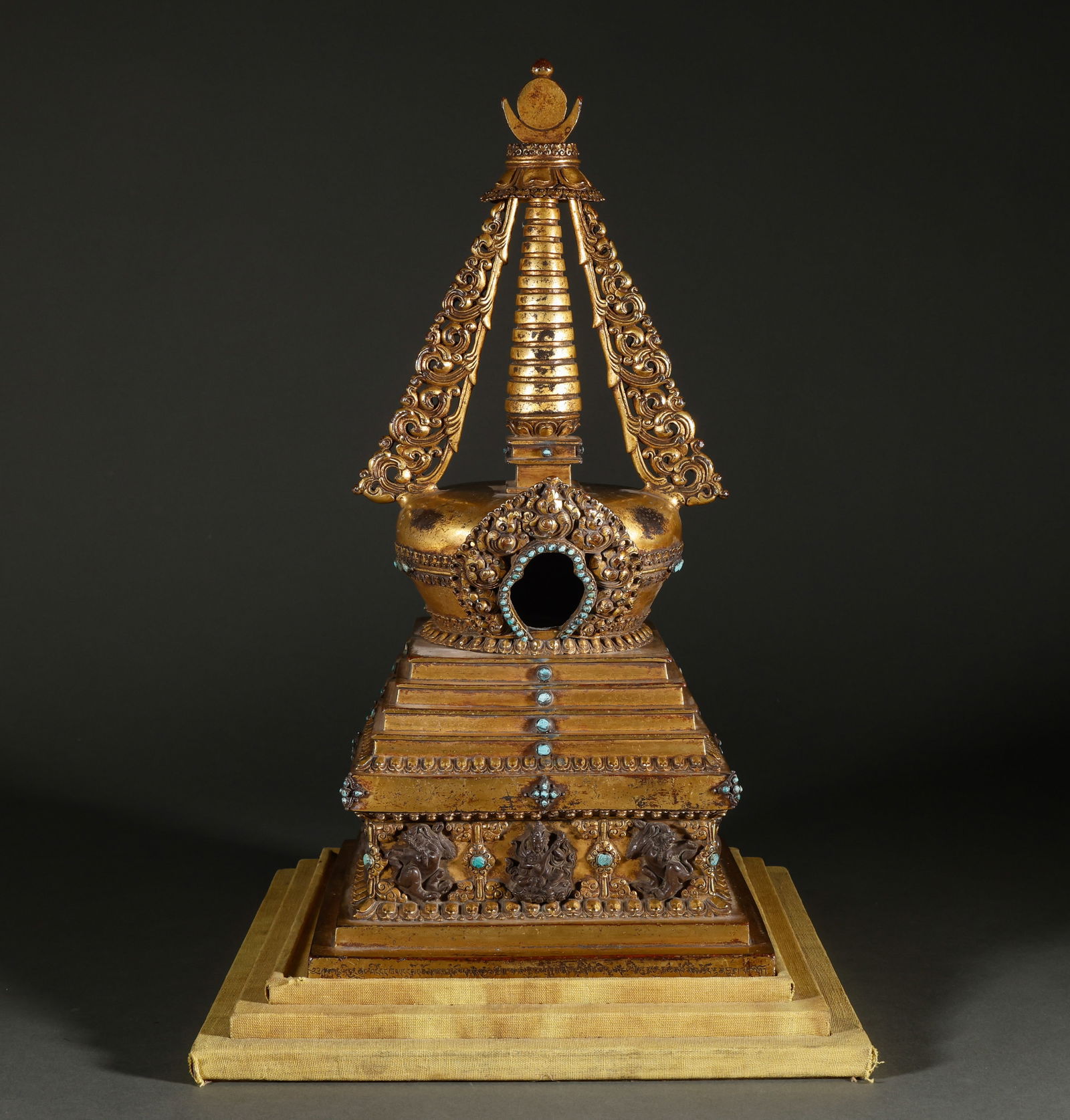 Bronze gilded Buddha statues from the Ming Dynasty (1 of 9)