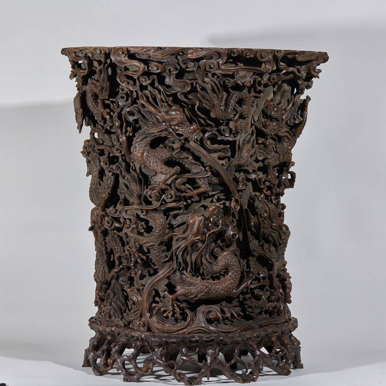 Qing Dynasty agarwood dragon pattern relief painting bucket: Height: 73 cm, Width: 62 cm