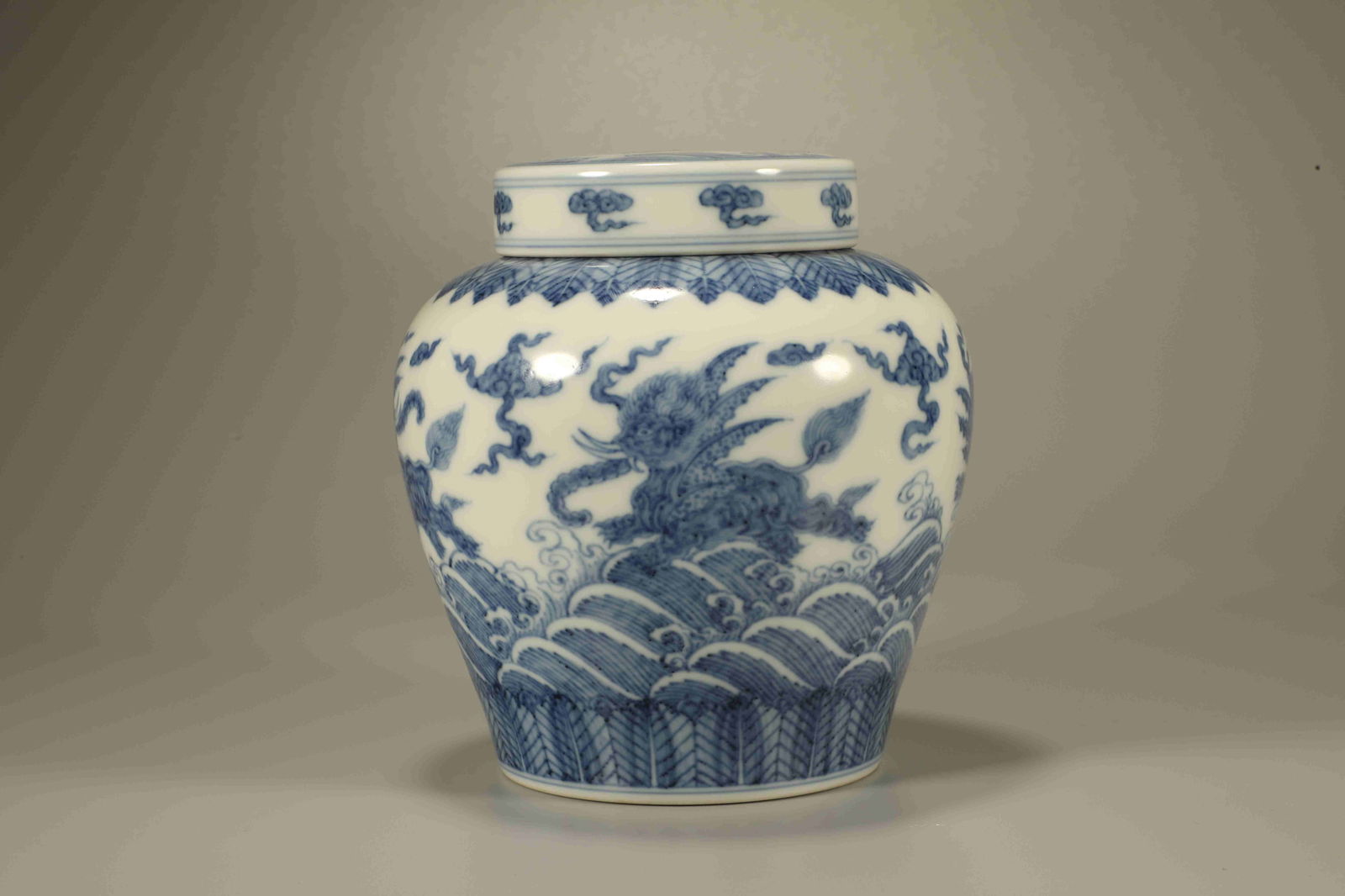 Qing Dynasty Blue and White Sea Beast Pattern Heavenly Character Jar: Height: 14cm, Width: 13cm,