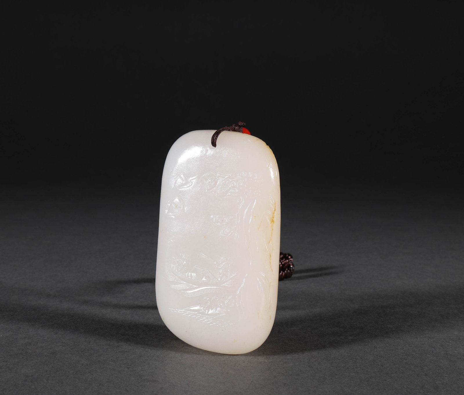 Hetian jade handlebar in Qing Dynasty: Height: 8.3cm, width: 5cm, weight: 207g