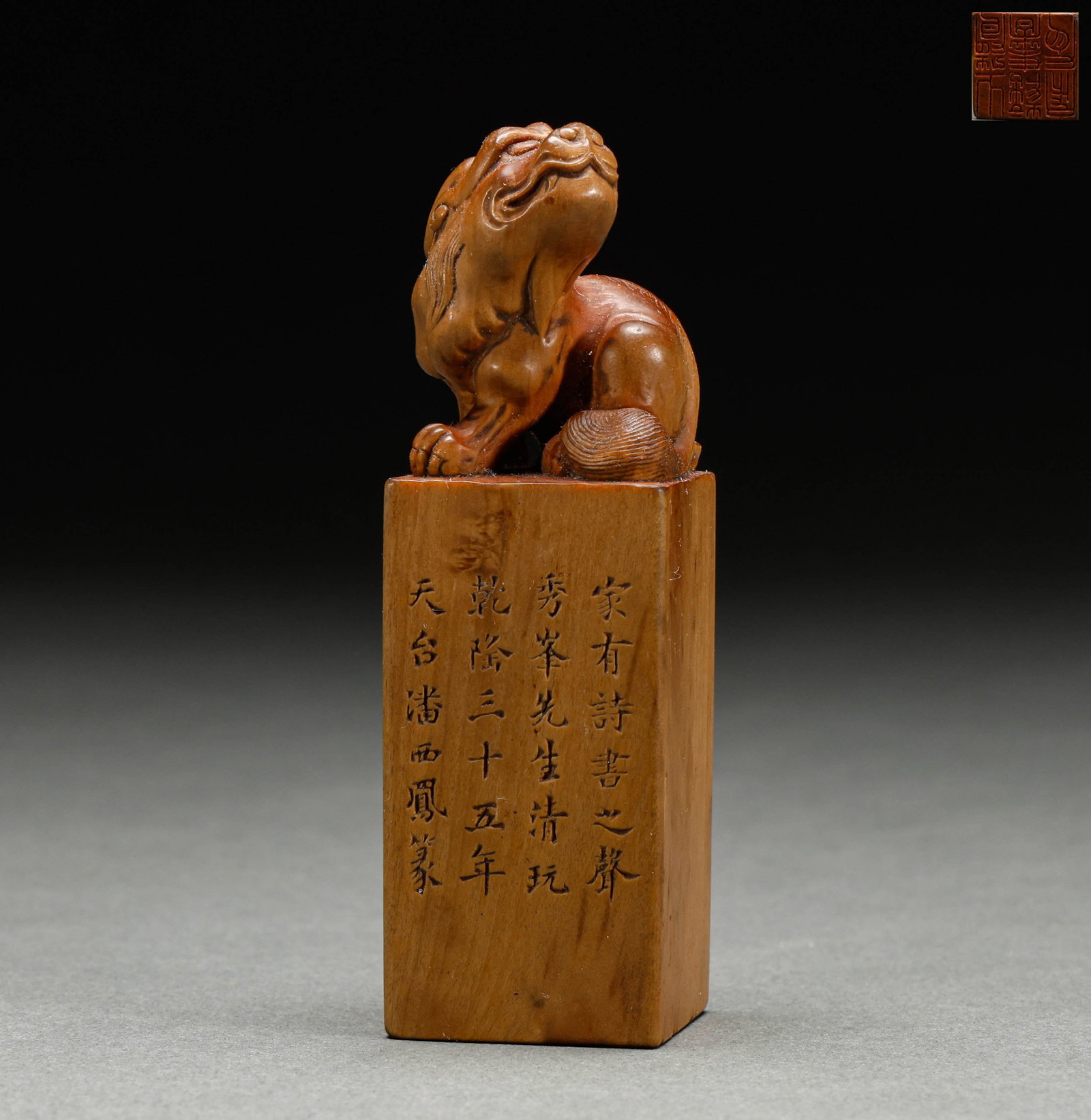 Qing Dynasty boxwood seal: Height: 9.5cm, Width: 3cm, Weight: 59g