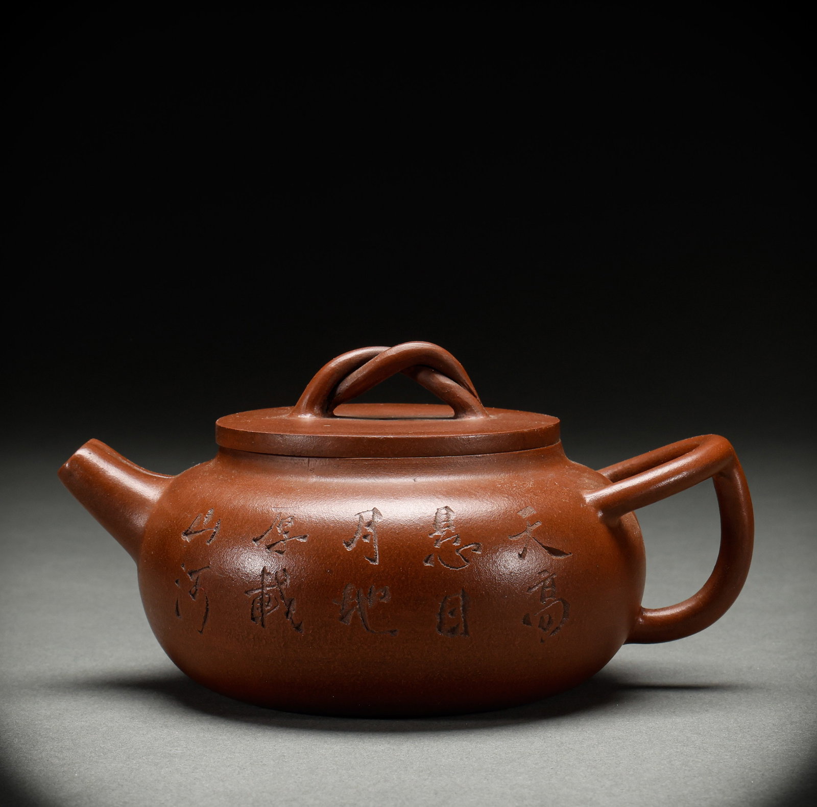 Qing Dynasty purple clay teapot: Height: 8.5cm, Width: 16cm, Weight: 344g