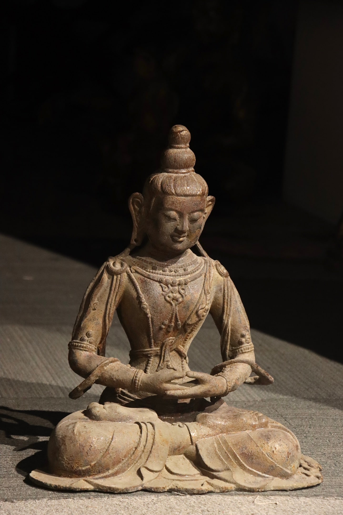 Iron Buddha statues from the Qing Dynasty: Height: 47cm, Width: 42cm,