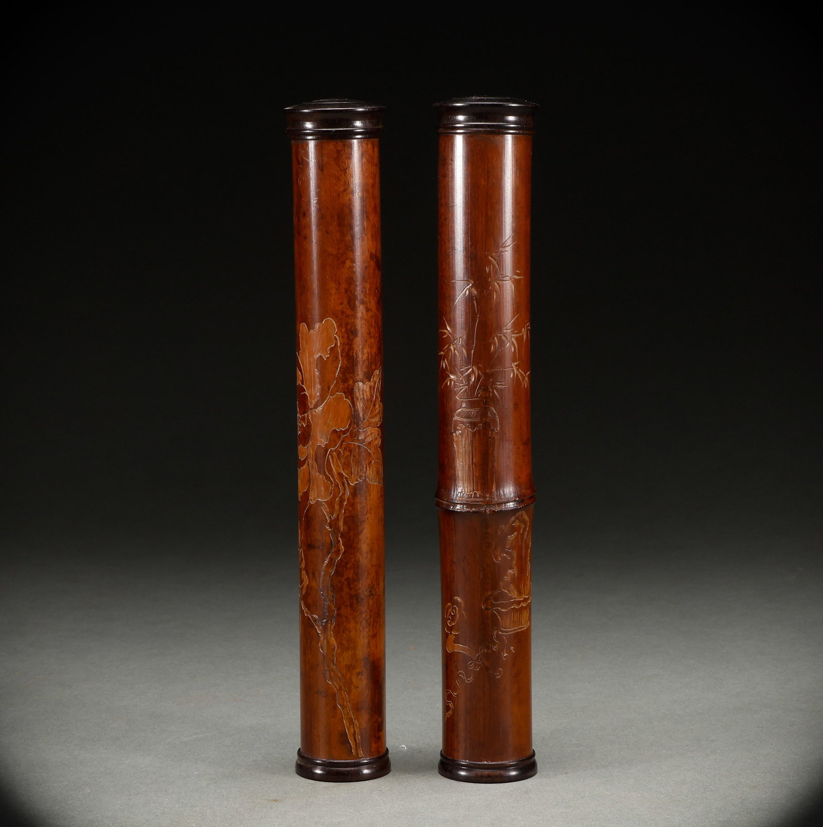 A set of bamboo carving tubes from the Qing Dynasty: Height: 24.5cm, Width: 3.2cm, Weight: 141g