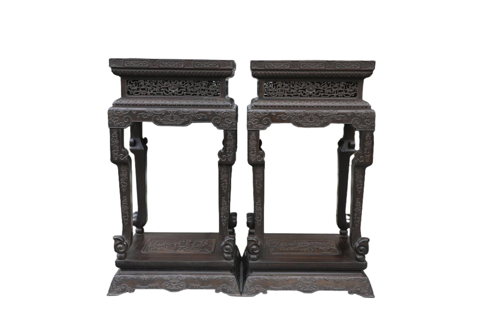 How many pairs of purple sandalwood carvings with precious and fragrant flowers (1 of 7)