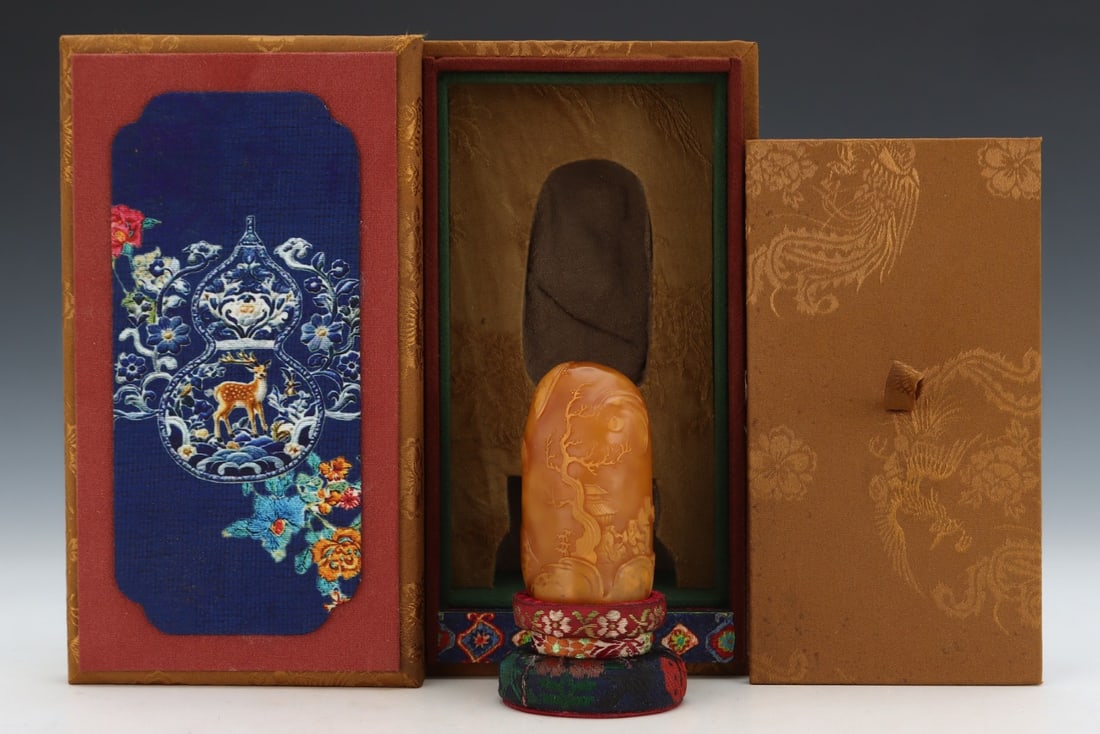 Tianhuangshi Mountain in the Qing Dynasty: Height: 7.7cm, Width: 4cm, Weight: 142g