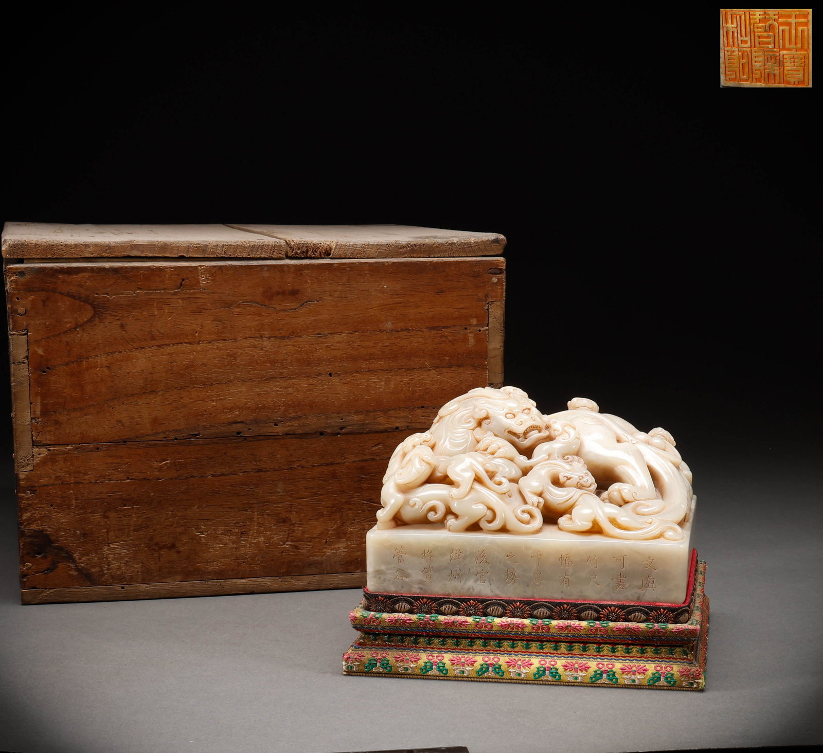 Qing Dynasty Shoushan Baitian Huangshi Seal: Height: 10cm, Width: 15cm, Weight: 2905g
