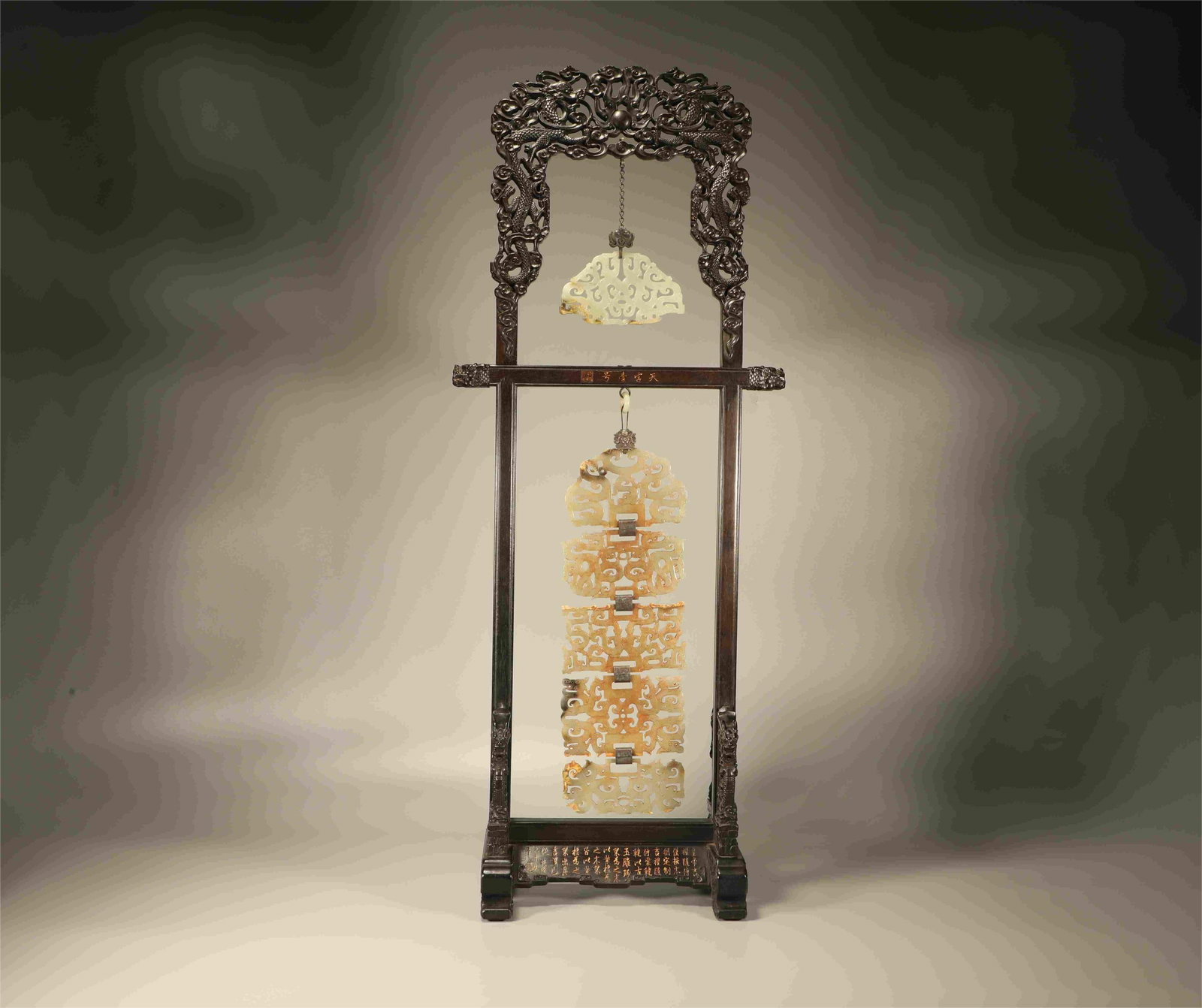 A set of purple sandalwood carved dragon patterned jade pendants: Height: 78cm, Width: 24cm,