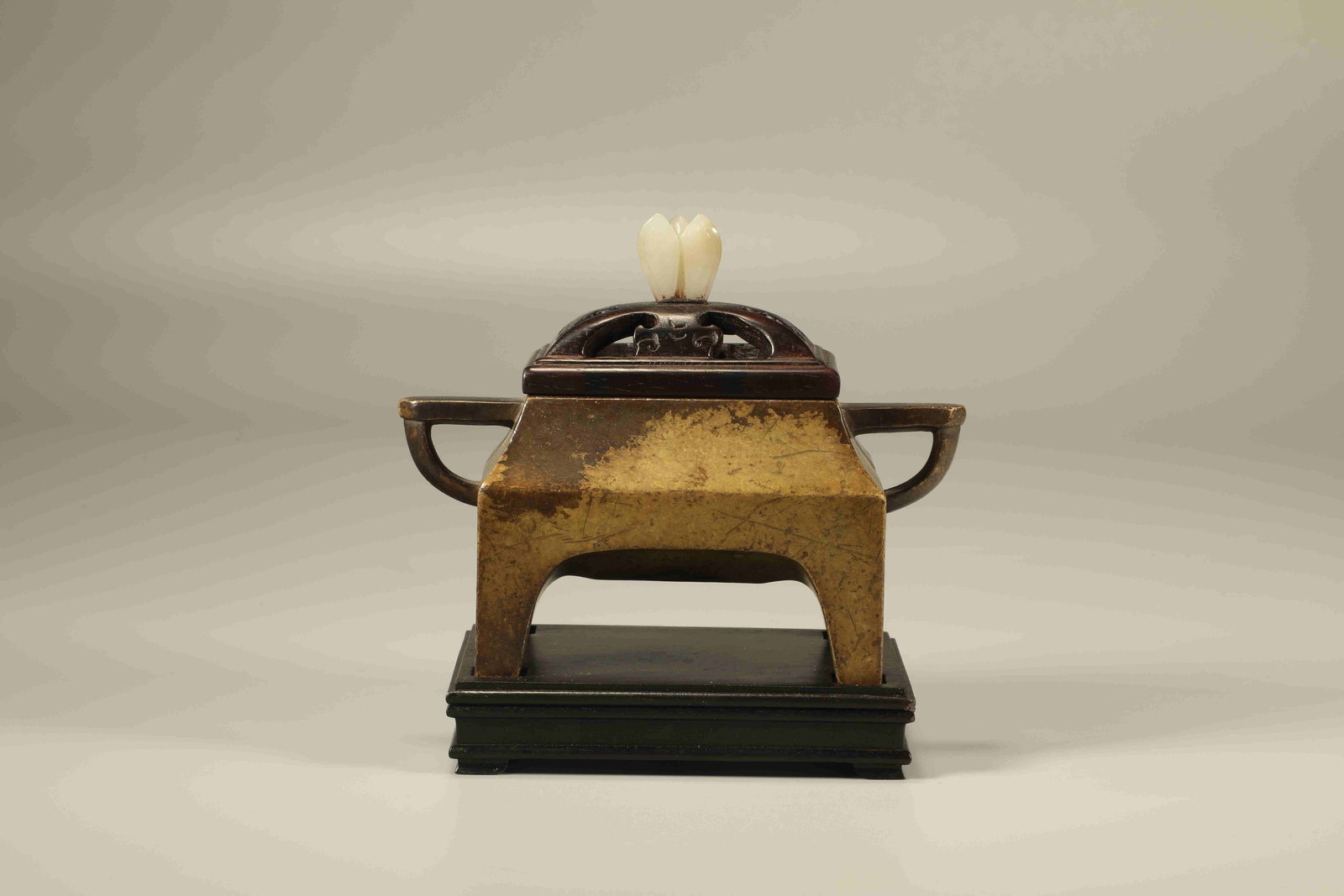Copper table furnace: Height: 12cm, Width: 12cm,