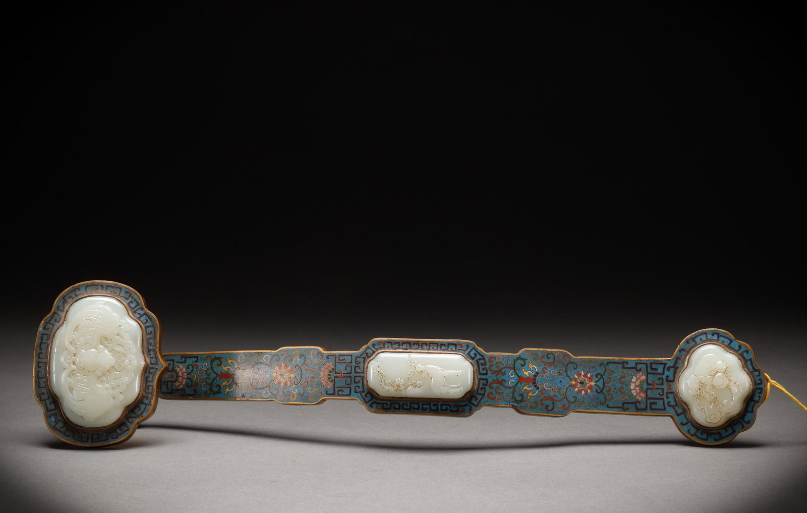 Qing Dynasty copper body cloisonne inlaid with Hotan Jade Ruyi: Length: 47cm, Width: 11cm, Weight: 1118g