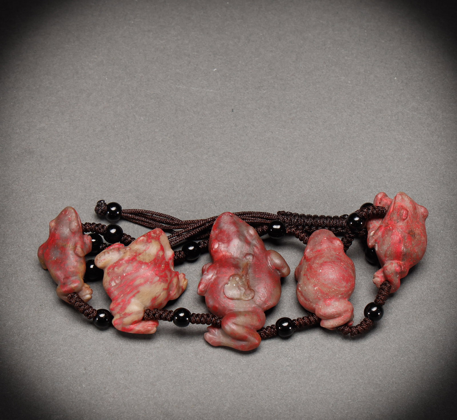 Qing Dynasty Chicken Blood Stone Hand String: Length: 4.5cm, Width: 2.8cm,Length: 2.5cm, Width: 1.7cm, Weight: 46g