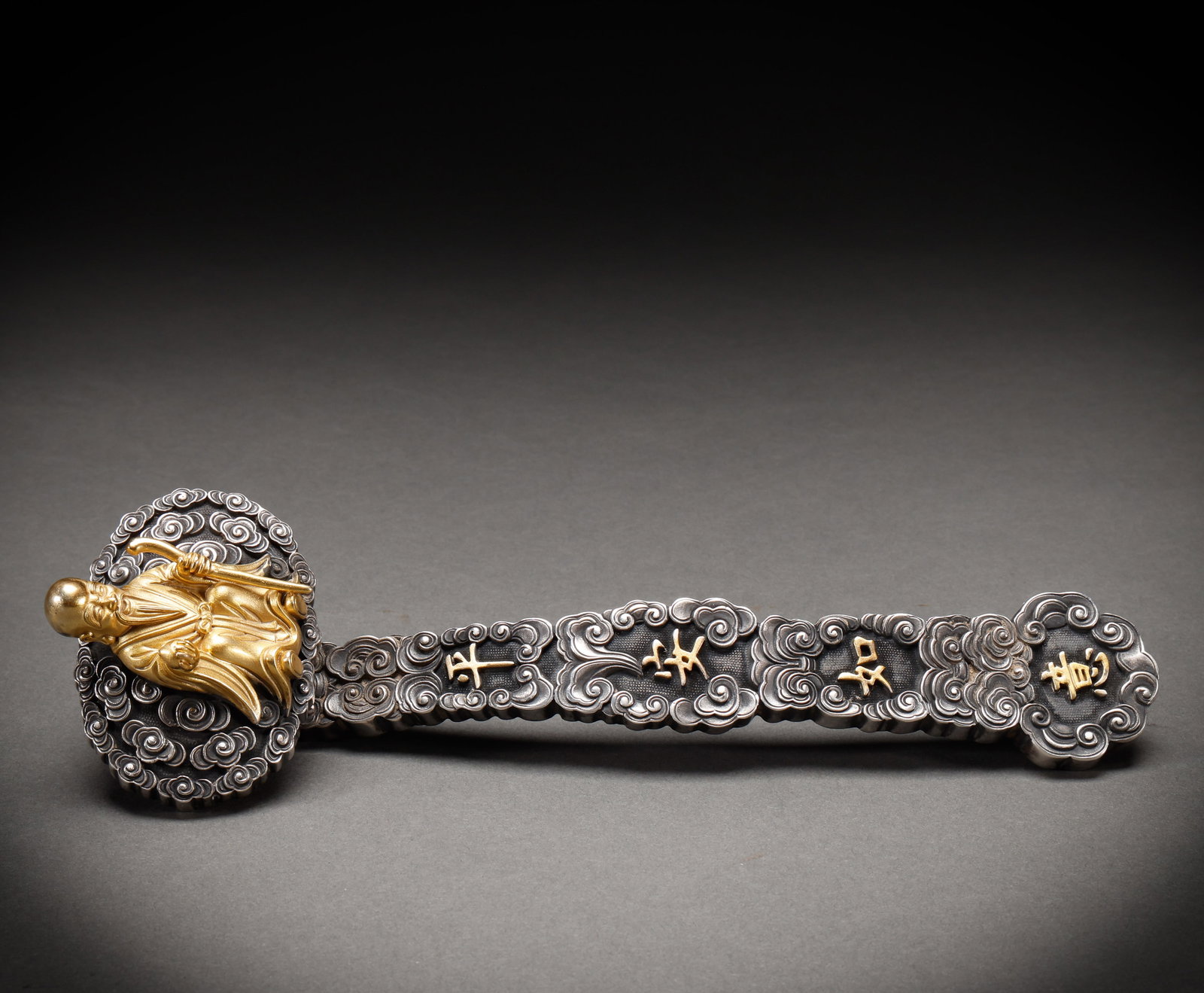 Qing Dynasty silver Ruyi: Length: 25cm, Width: 7.5cm, Weight: 406g