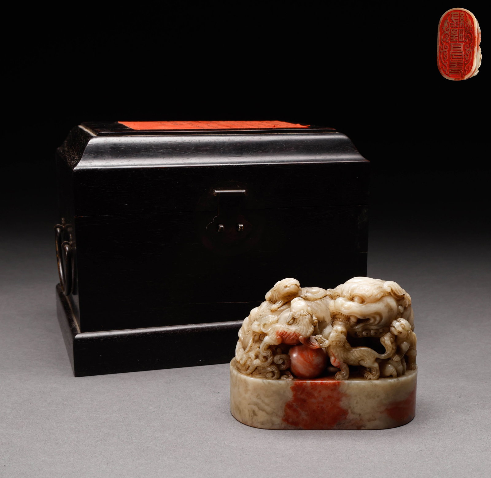 Qing Dynasty Shoushan Furong Stone Seal: Height: 8.5cm, width: 10.5cm, weight: 900g