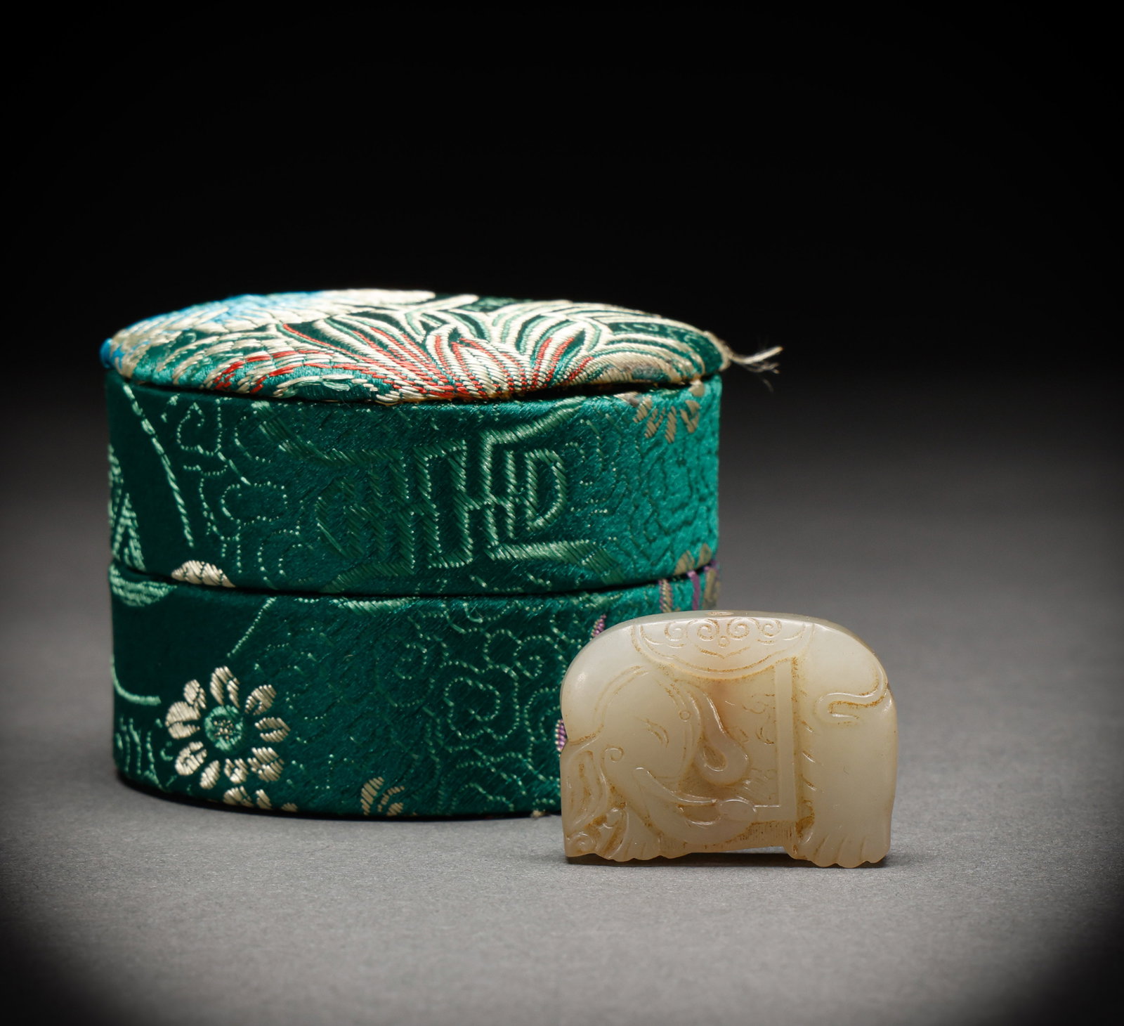Hetian Jade Elephant in Qing Dynasty: Height: 2.7cm, Width: 3.5cm, Weight: 19g