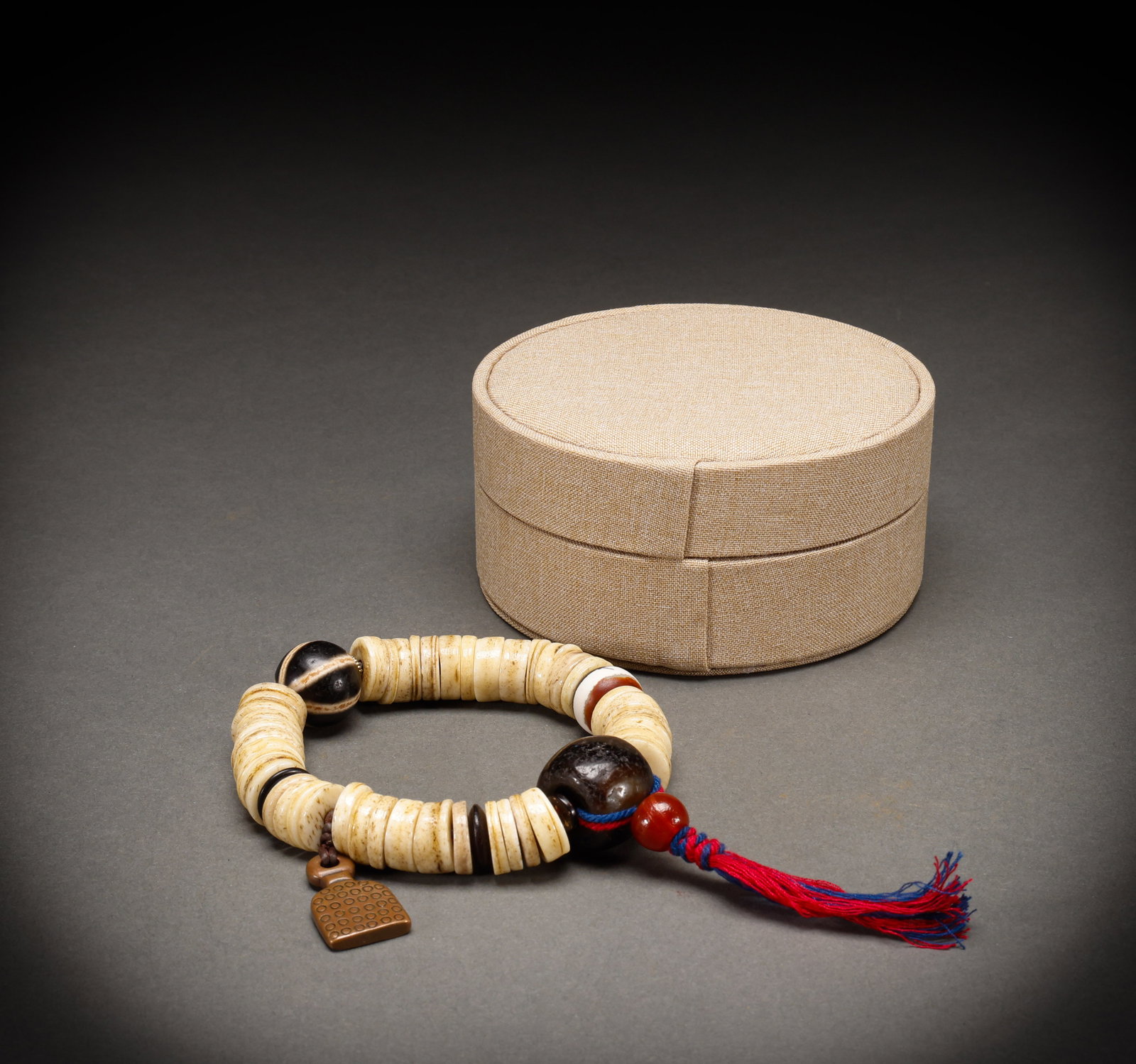 Qing Dynasty Galaha Tianzhu Hand String: Height: 2cm, Width: 2.3cm, Weight: 94g