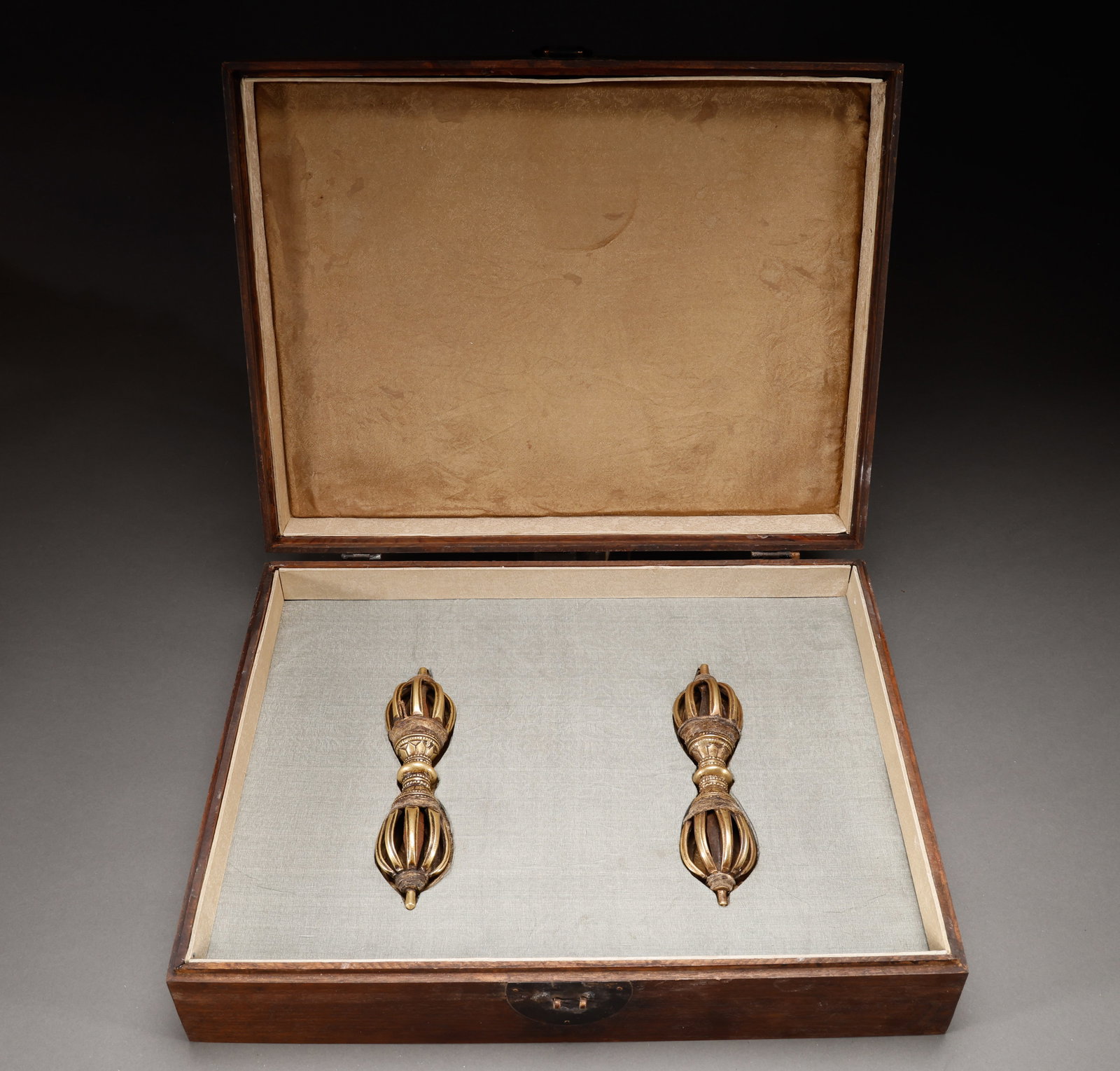 A set of copper gilded artifacts from the Qing Dynasty or earlier (1 of 10)