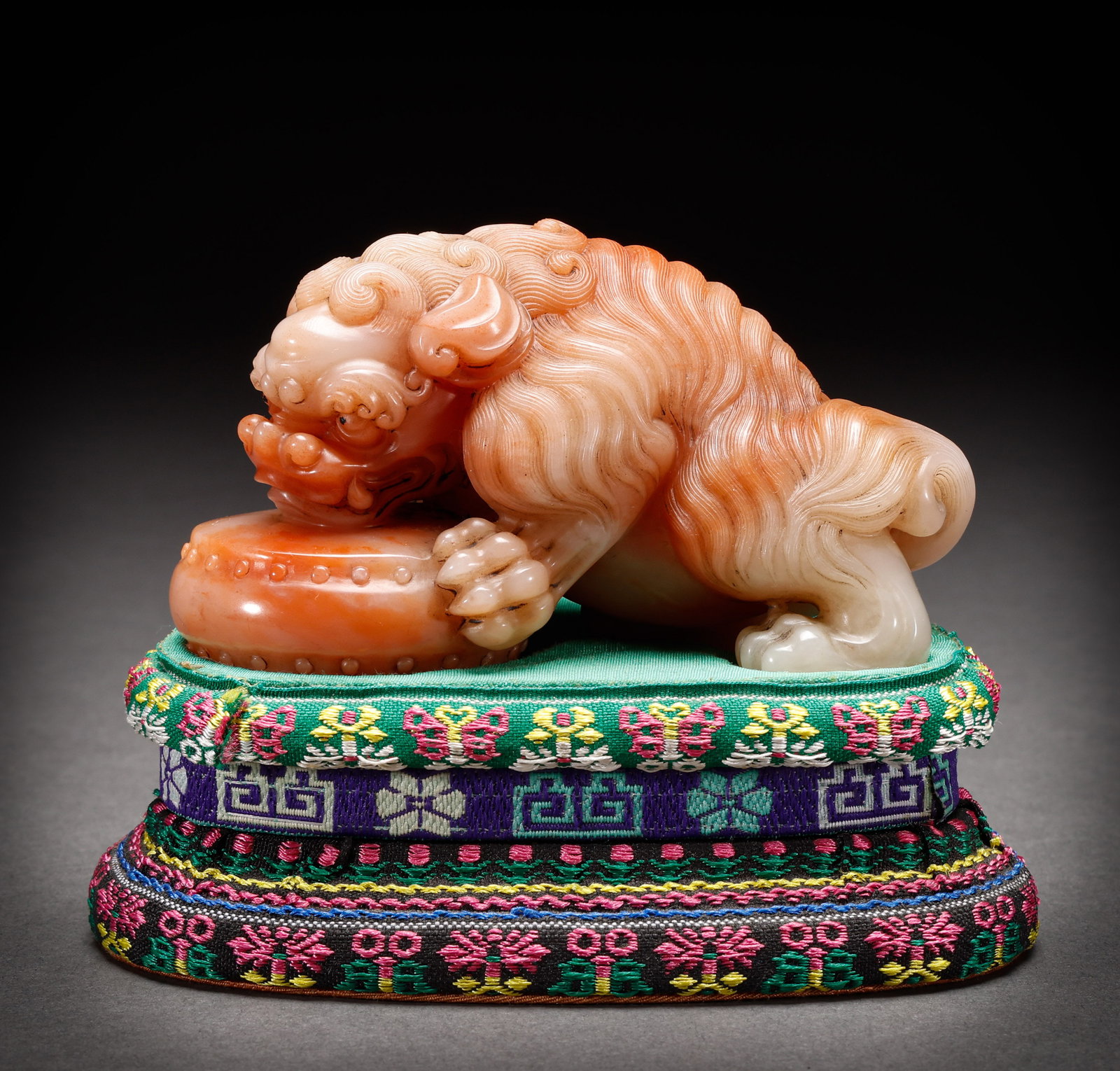 Qing Dynasty Shoushan Furong Stone Lion (1 of 8)