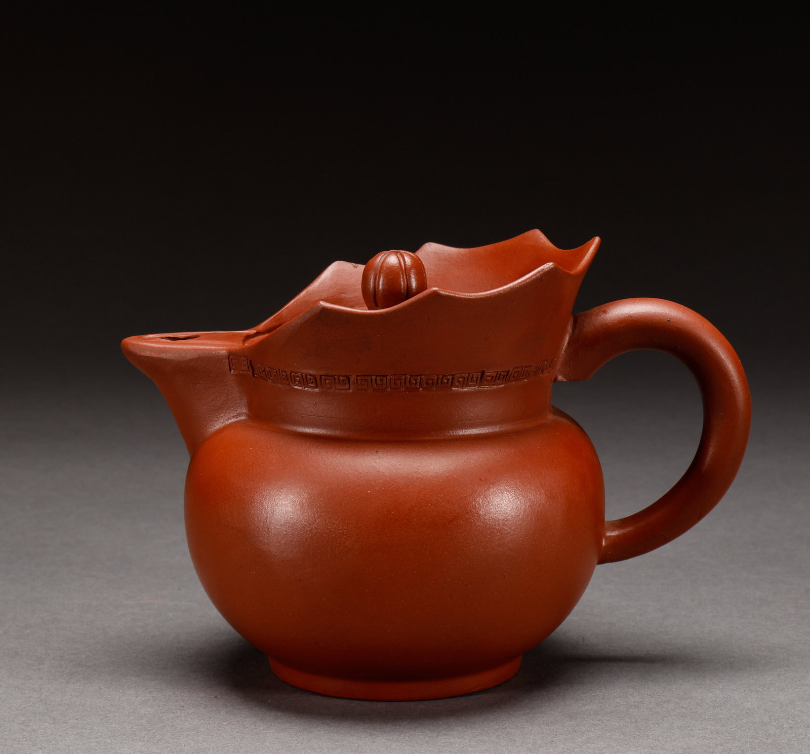 Qing Dynasty purple clay teapot: Height: 13cm, width: 18cm, weight: 552g