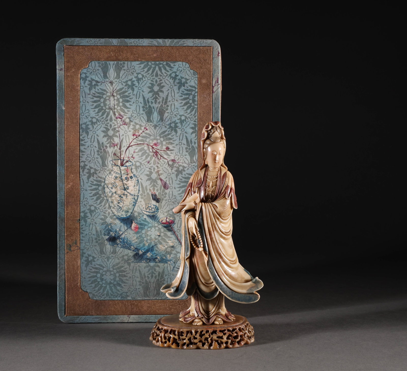 Qing Dynasty Shoushan Stone Painted Guanyin Statue: Height: 24cm, width: 12cm, weight: 1063g