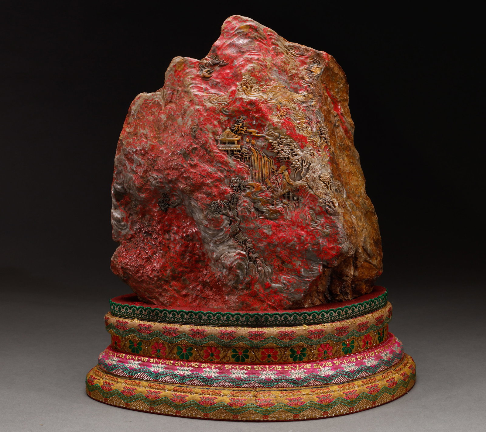 Qing Dynasty Shoushan Chicken Blood Stone Mountain: Height: 26cm, width: 25cm, weight: 8041g