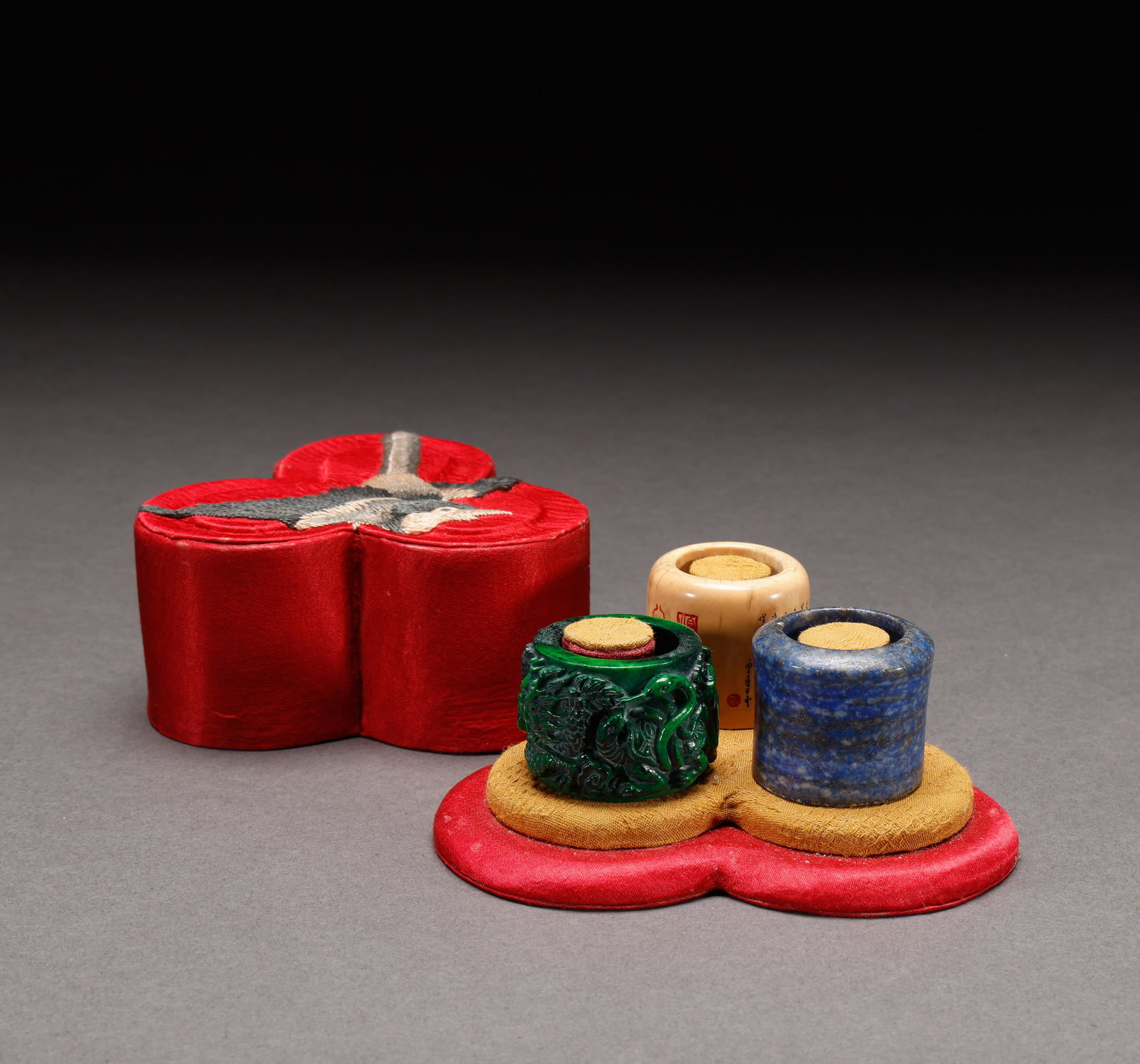 A set of treasures from the Qing Dynasty (1 of 9)