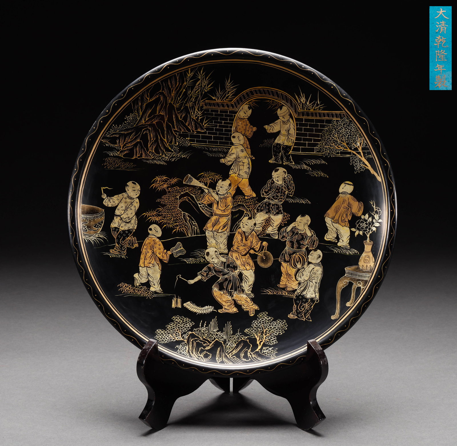 Qing Dynasty bronze tire with gold characters and story patterns: Height: 4cm, width: 31cm, weight: 1286g