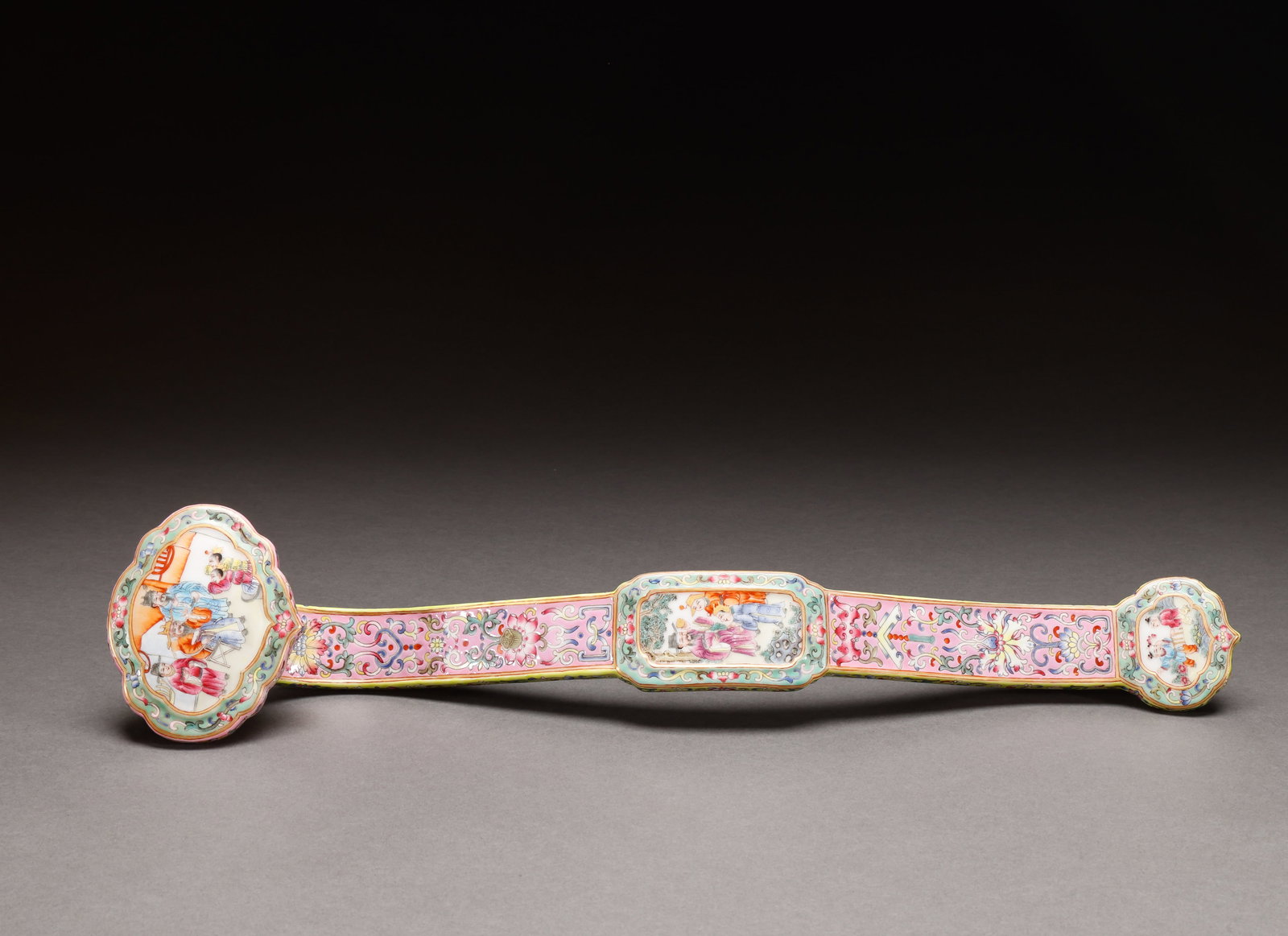 Qing Dynasty Pink Character Story Pattern Ruyi: Height: 44cm, width: 5cm, weight: 446g
