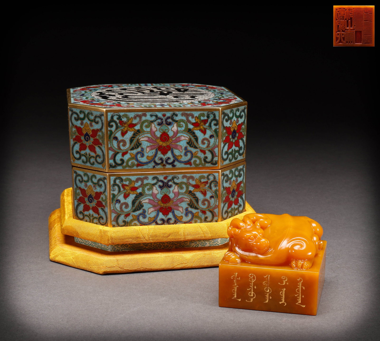 Qing Dynasty Shoushan Tian Huangshi Seal (Cloisonn é Box): Height: 5.2cm, Width: 6.5cm, Weight: 420g