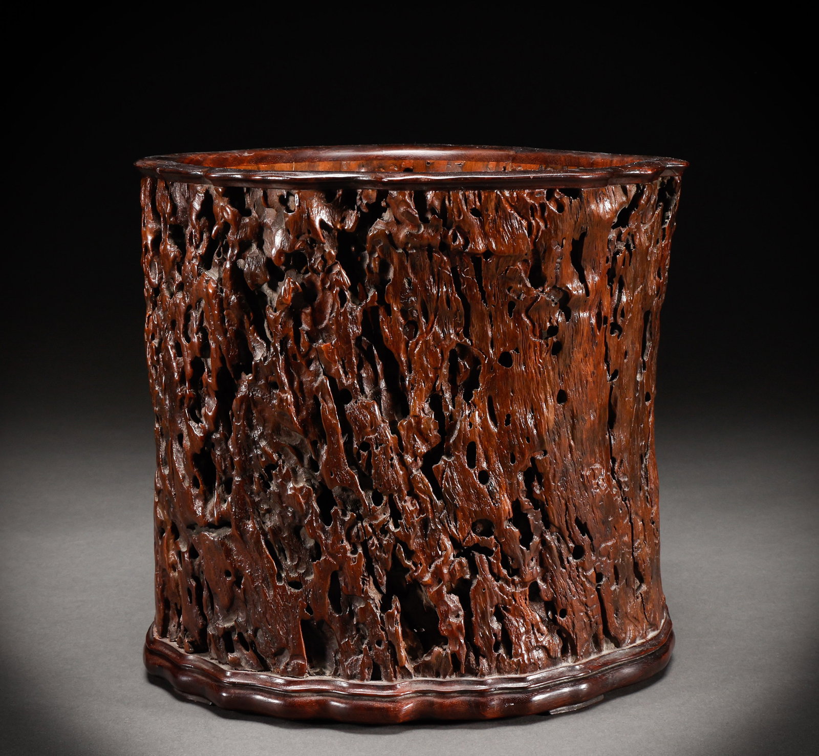 Qing Dynasty Huanghua Pear Pen Holder: Height: 22cm, Width: 23cm, Weight: 1838g