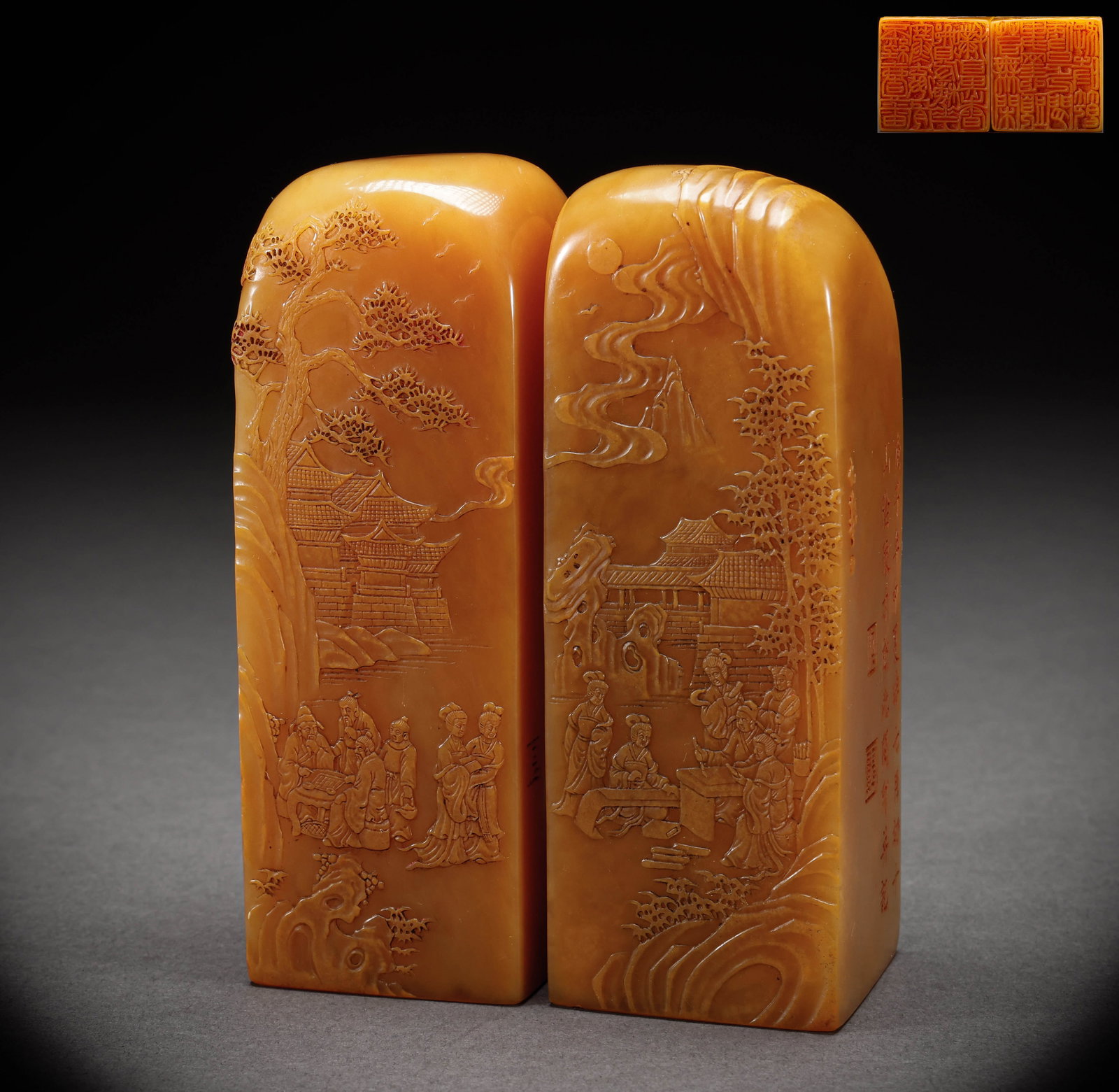 A pair of Tian Huangshi seals from the Qing Dynasty (1 of 9)