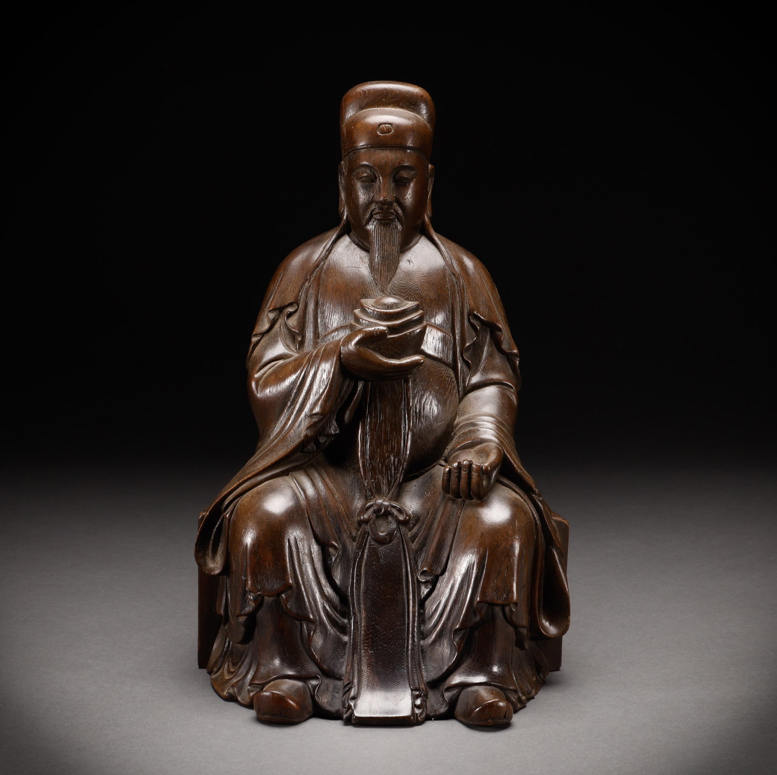 Qing Dynasty agarwood god statue: Height: 35cm, Width: 22cm, Weight: 1404g