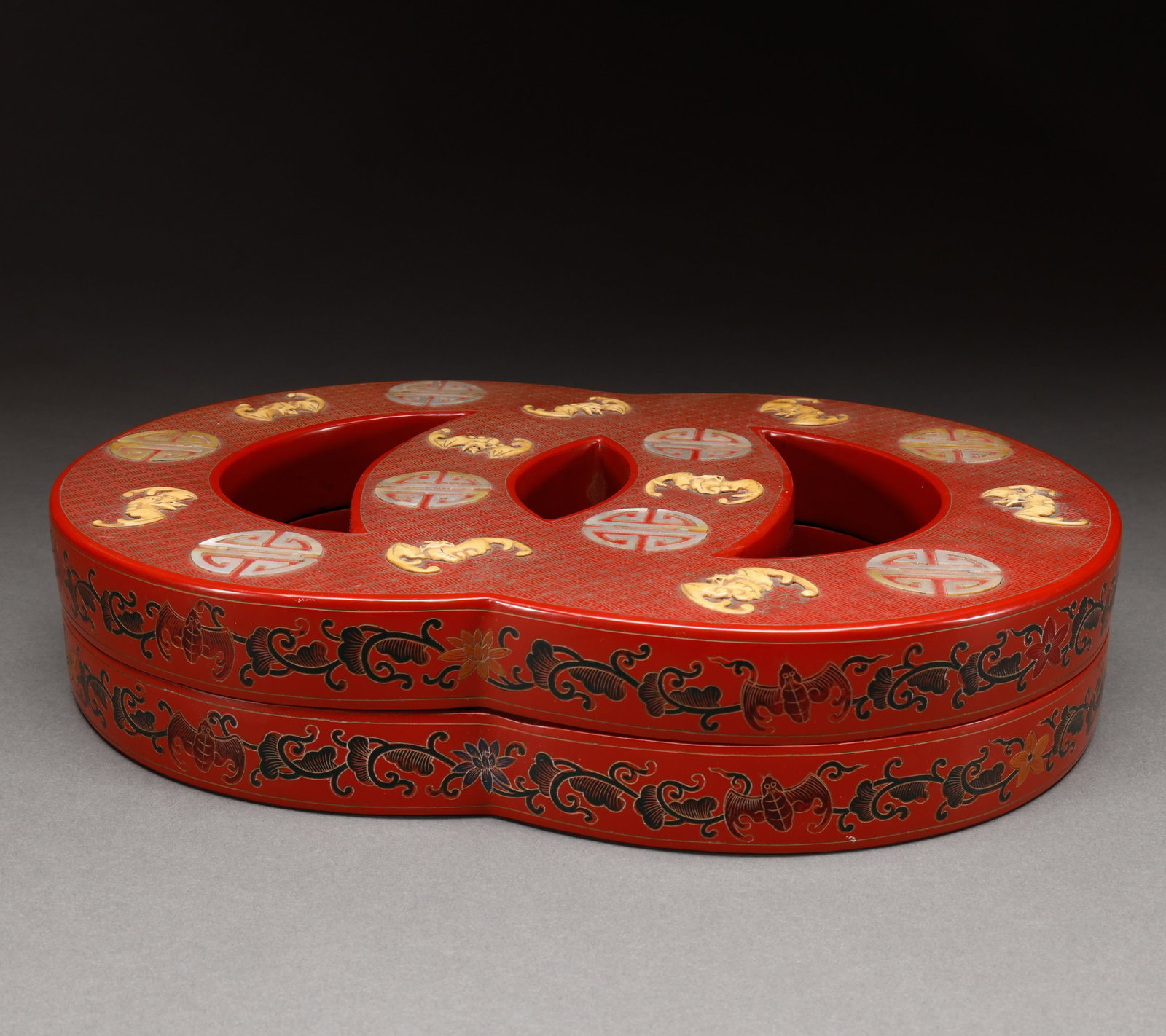 Qing Dynasty Red Picking Blessing Pattern Cover Box (1 of 8)