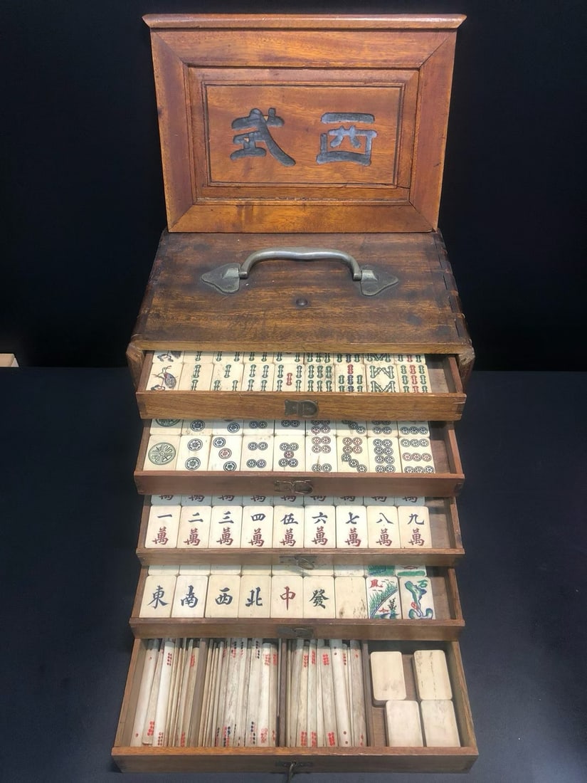A set of large-sized mahjong tiles from the Republic of China (1 of 9)