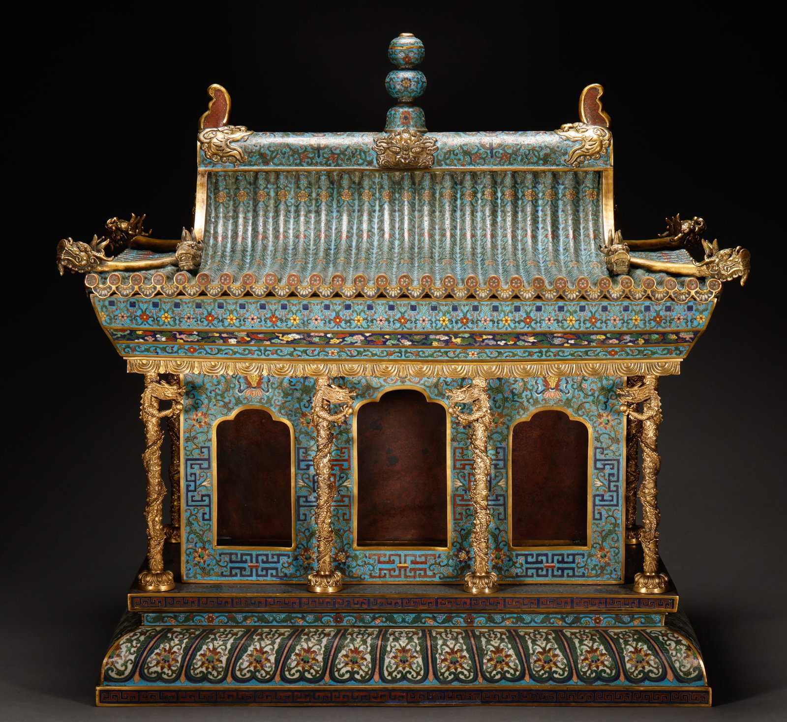 Qing Dynasty bronze body cloisonn ?? gilded Buddhist niche: The copper gilded cloisonn enamel palace style Buddhist niche is 70cm high, 70cm wide, 44cm thick, and weighs 42050g. It imitates the traditional form of a double eaved pavilion in a palace, with a to