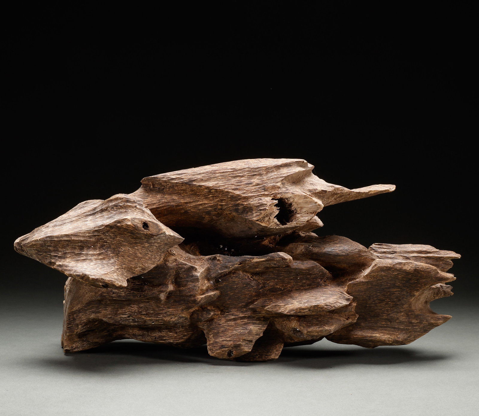 Qing Dynasty agarwood mountain: This is a natural agarwood shaped ornament (Shanzi), which belongs to the elegant decoration of the study room and does not require excessive carving, preserving the natural form of the wood.Height: 2