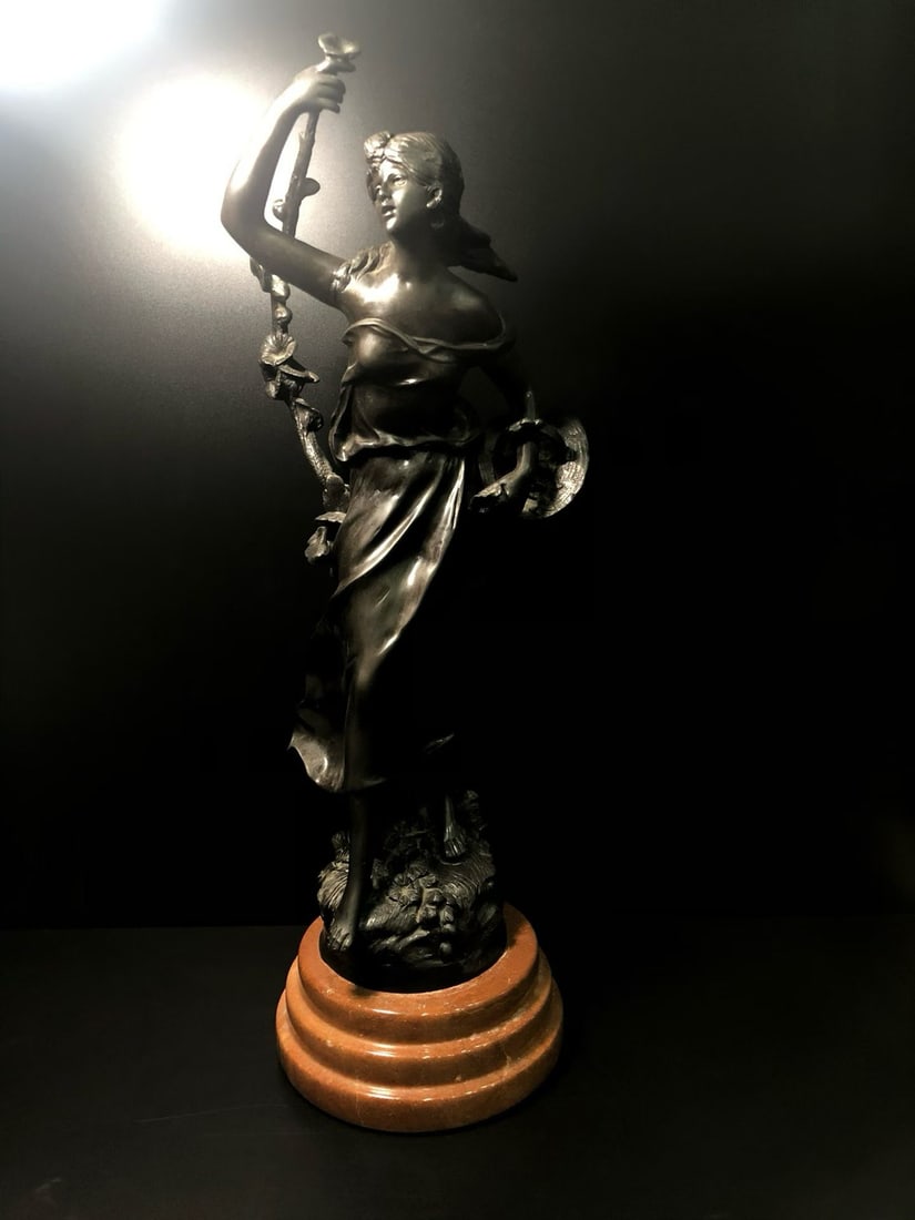 European copper sculpture ornaments: The Western bronze sculpture of the Flower God, standing 60cm tall and weighing 15000g, features a graceful figure with flowing and agile clothing. The goddess holds a flower branch high in one hand a