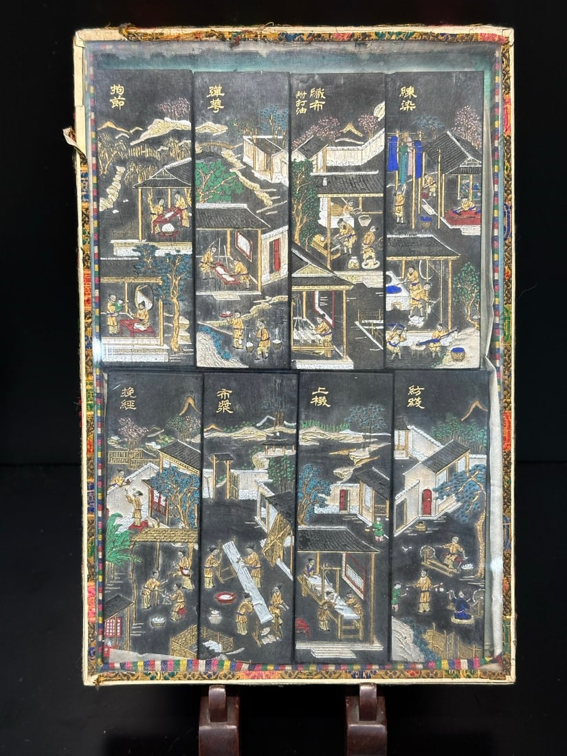 A box of Huizhou ink on the textile map of the Republic of China: This is a set of collection ink (set of ink), with the theme derived from the Qing Dynasty's "Imperial Inscription Cotton Picture". It is a classic Huizhou ink, originally stored in brocade letters, w