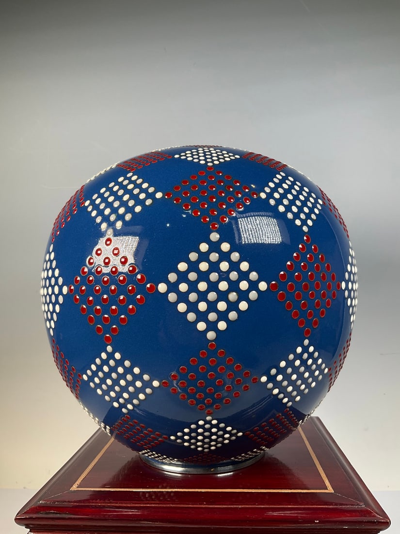 Pure Silver Seven Treasures Burned Vase: Copper tire cloisonn enamel blue inlaid bead round ball ornamentSize 23cm high, 21cm diameter, weight 2227g, original solid wood base; The gemstone blue enamel floor is decorated with diamond shaped g