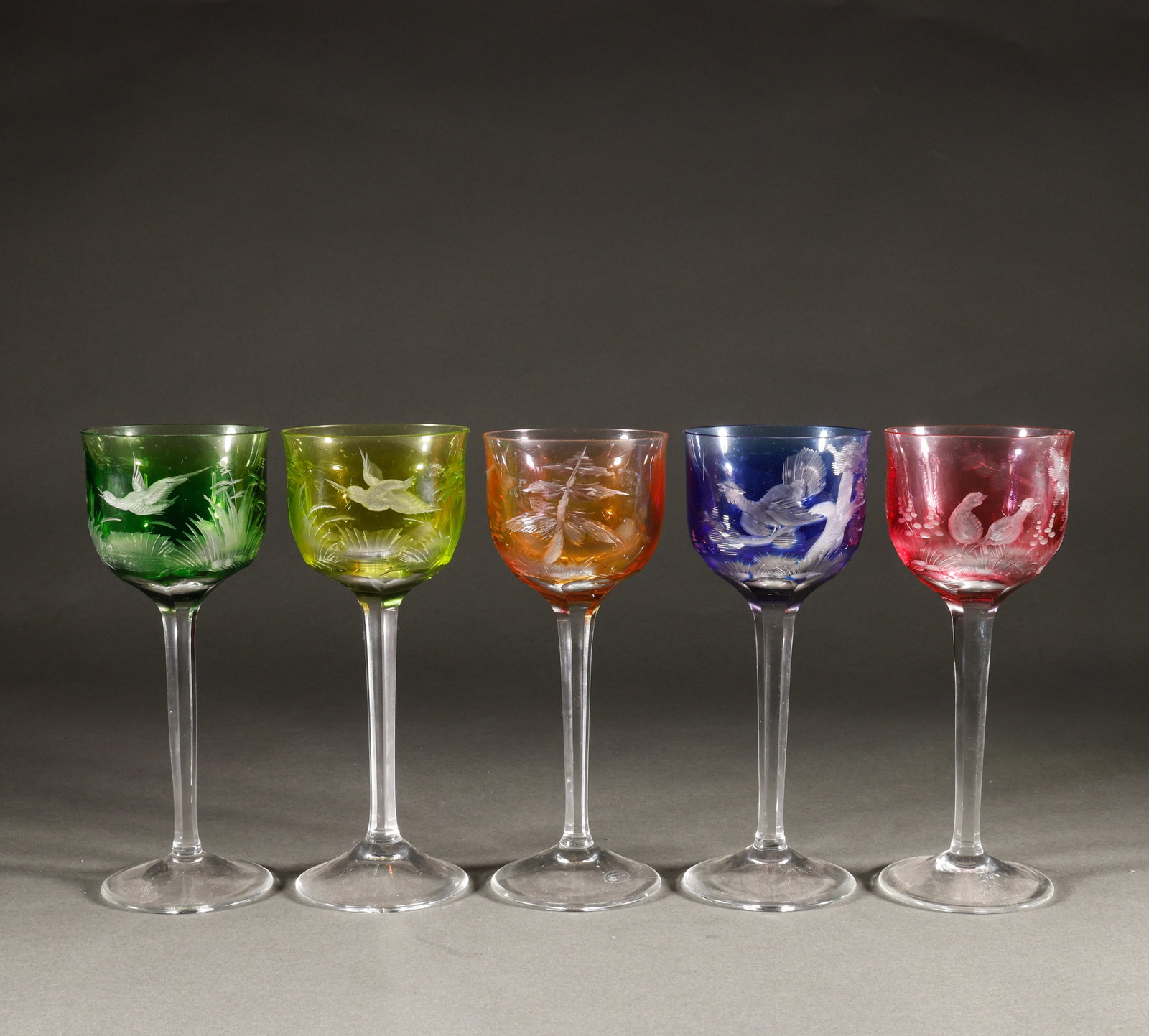 Moser brand antique colored crystal cup: A set of five European antique color etched flower and bird high footed cupsThe individual size is 20 x 8cm in height and the entire set weighs 1396g. The cup has a five colored body and is hand engra